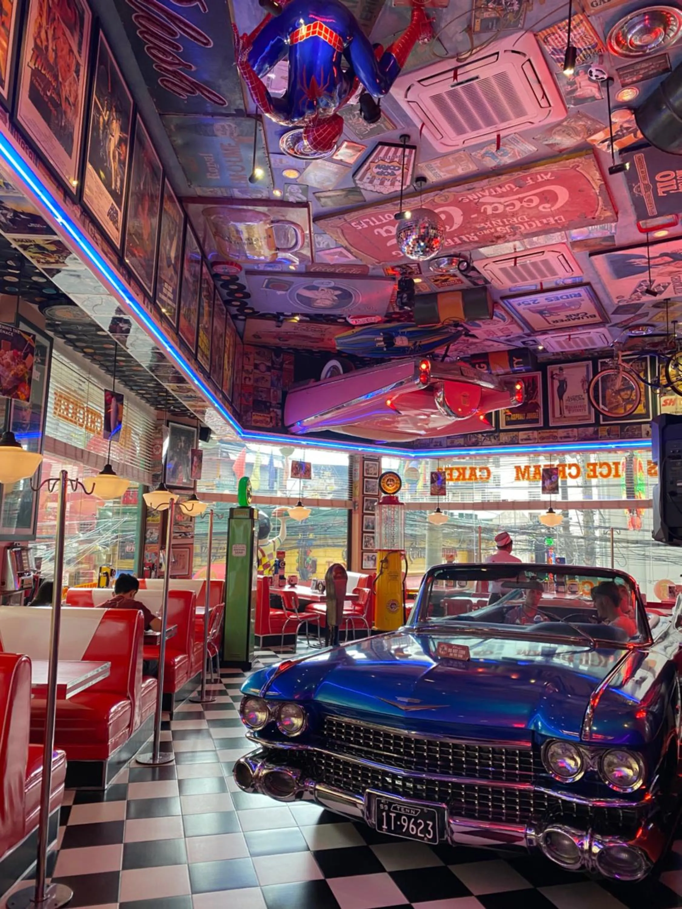 Restaurant/places to eat in Royal Bellagio Hotel