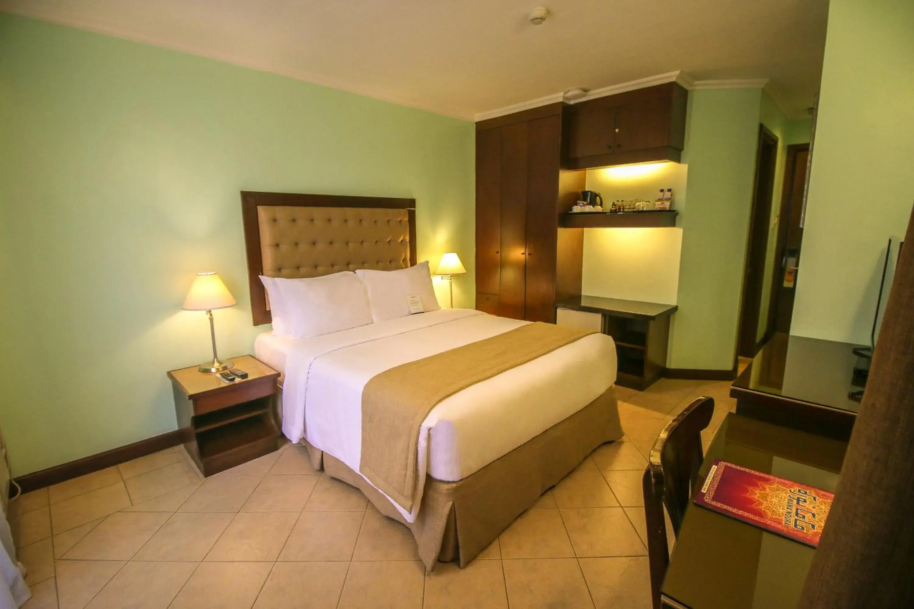 Bedroom, Bed in Royal Bellagio Hotel Bedroom, Bed in Royal Bellagio Hotel