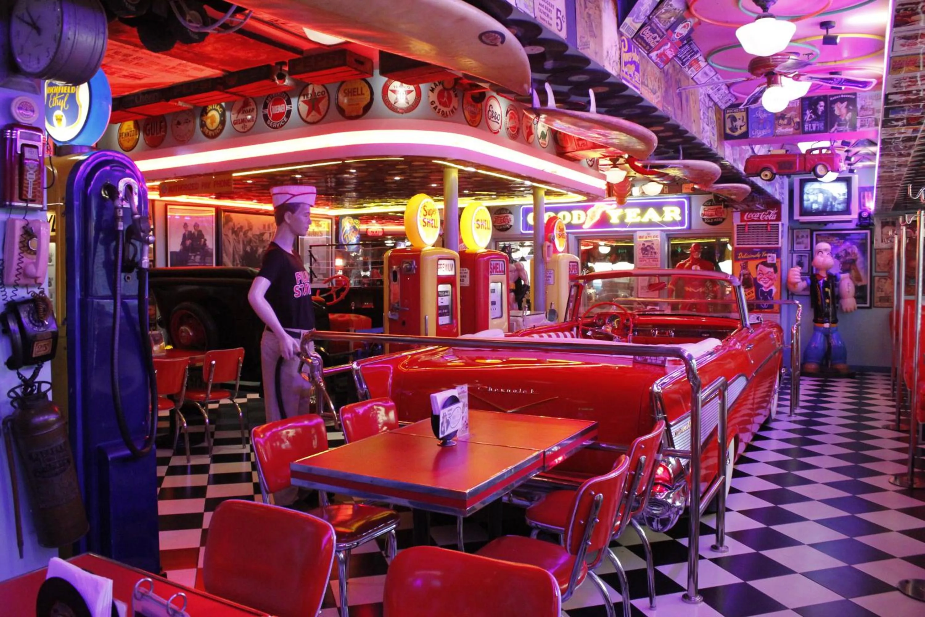 Restaurant/places to eat in Royal Bellagio Hotel