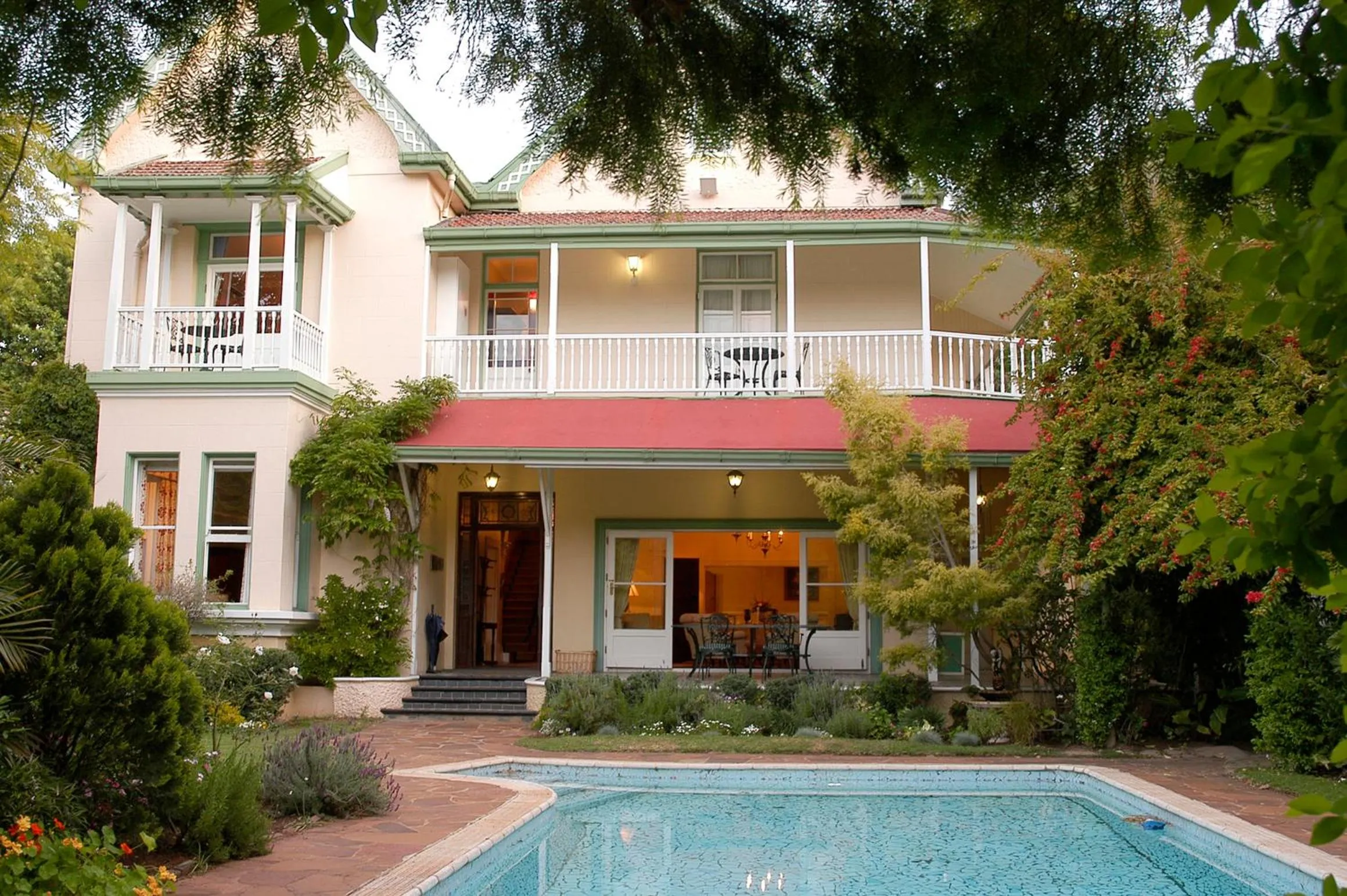 Property building in Hacklewood Hill Country House