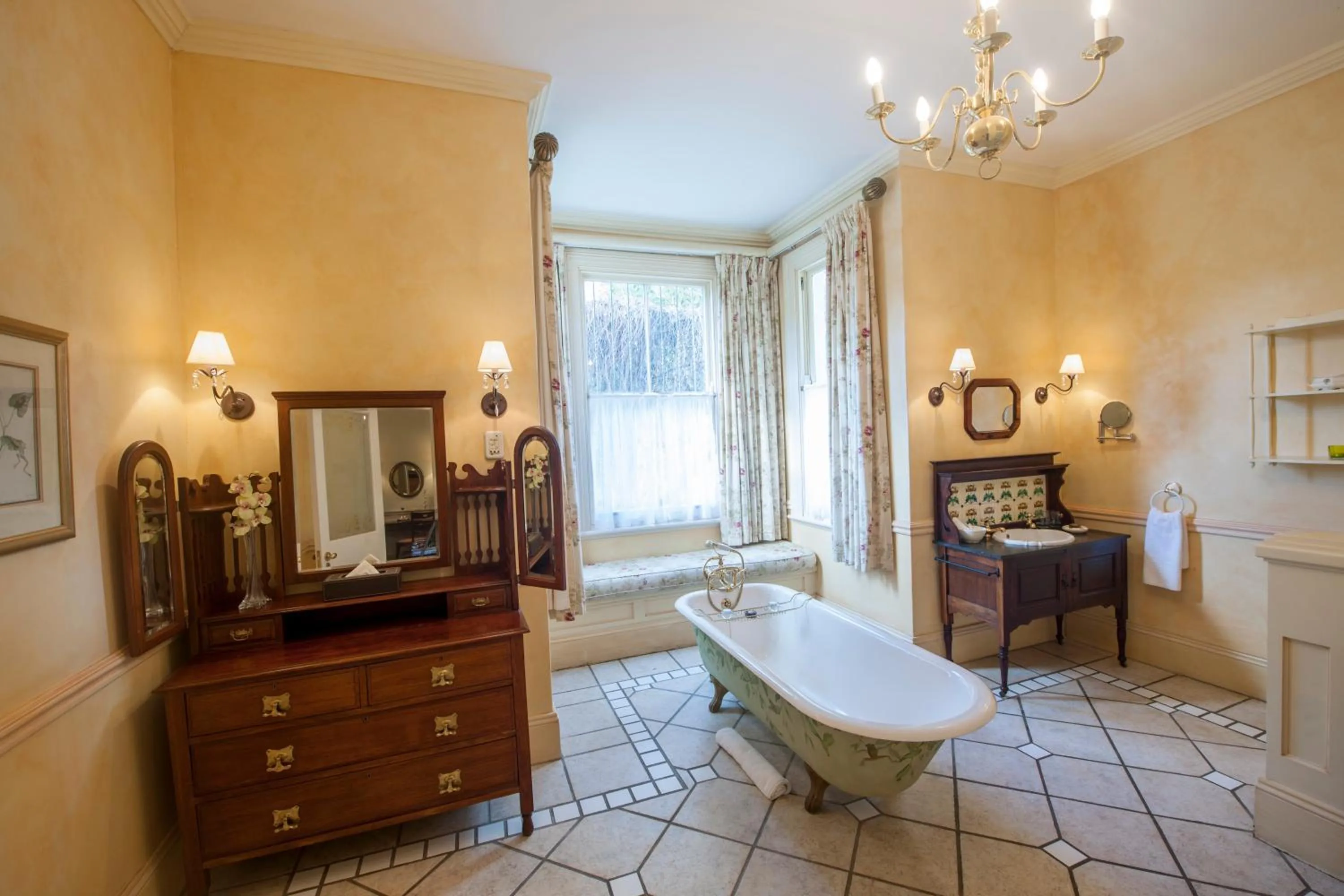 Bathroom in Hacklewood Hill Country House