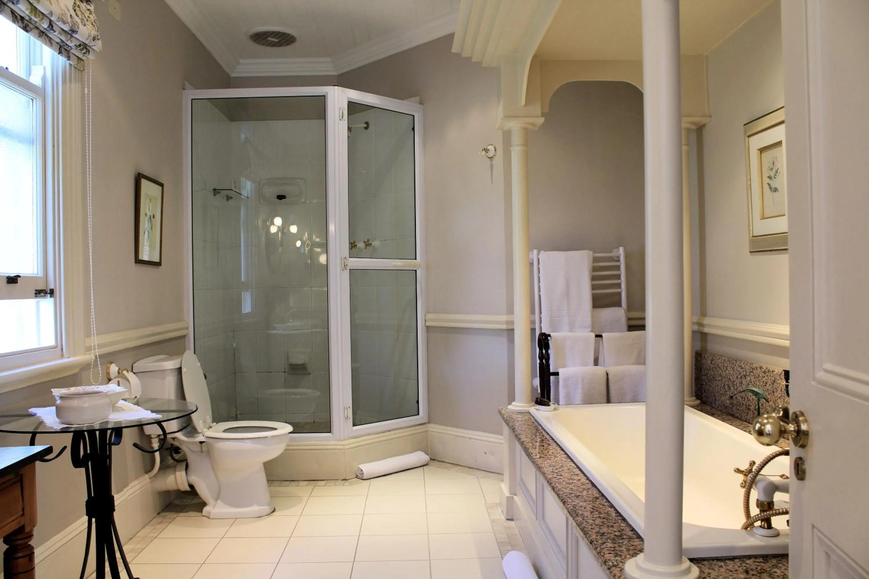 Bathroom in Hacklewood Hill Country House
