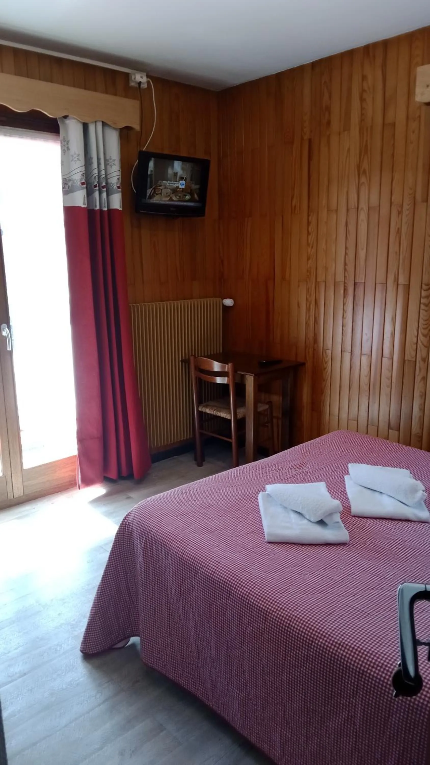 TV and multimedia, Bed in Hôtel Le Mont Jorat