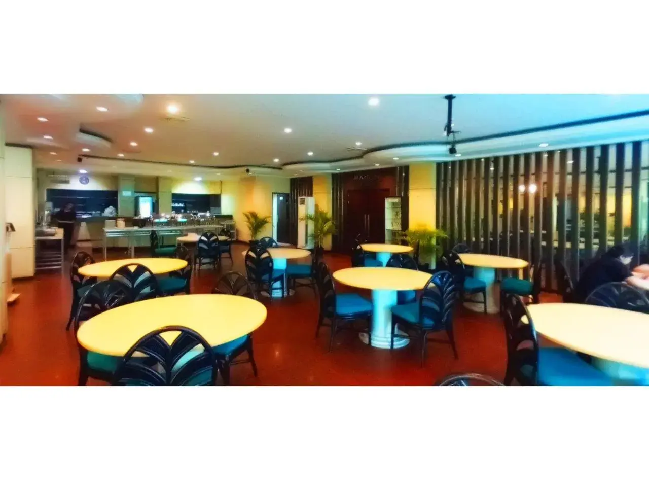 Restaurant/places to eat in Merpati Hotel Restaurant/places to eat in Merpati Hotel