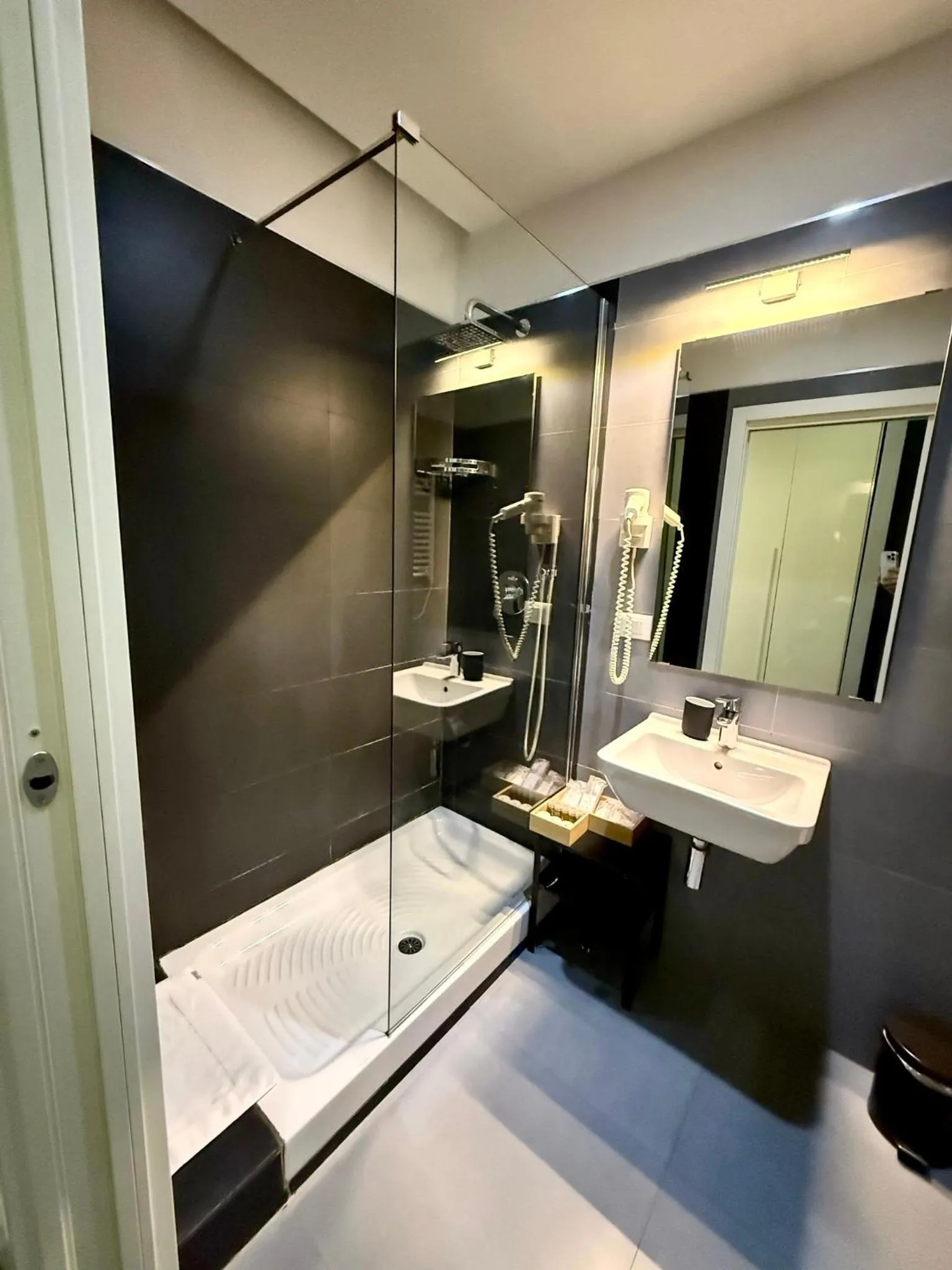 Shower in Le Vie del Vaticano