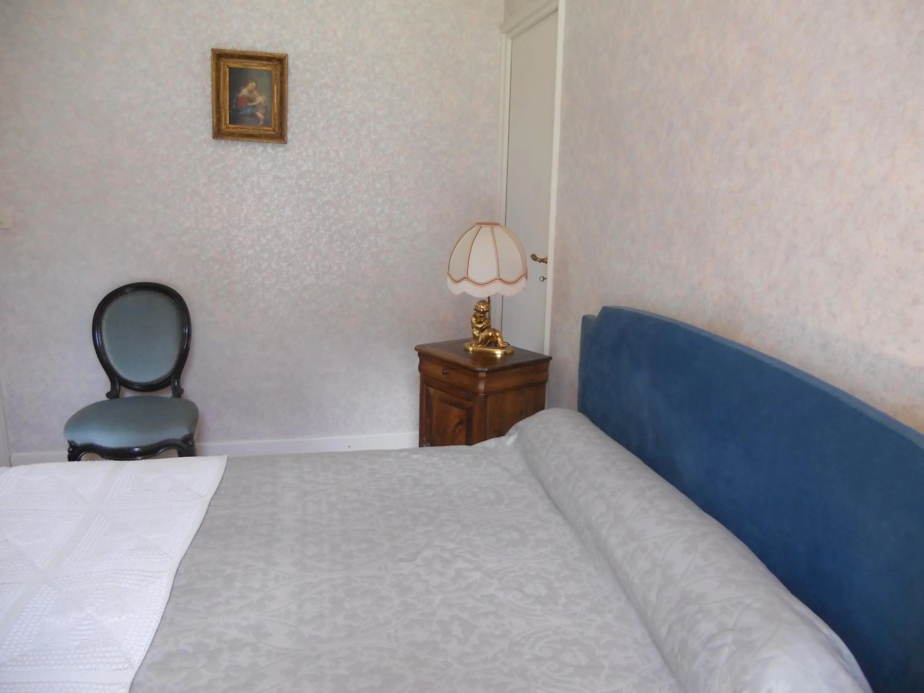 Bedroom, Bed in Château de la Moissetie