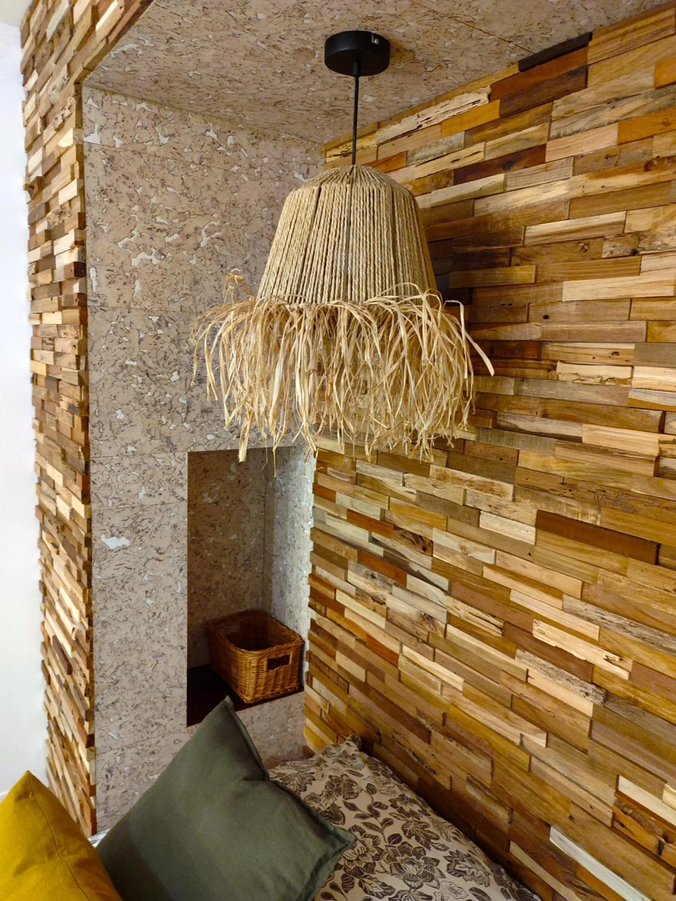 Decorative detail in le Travertin