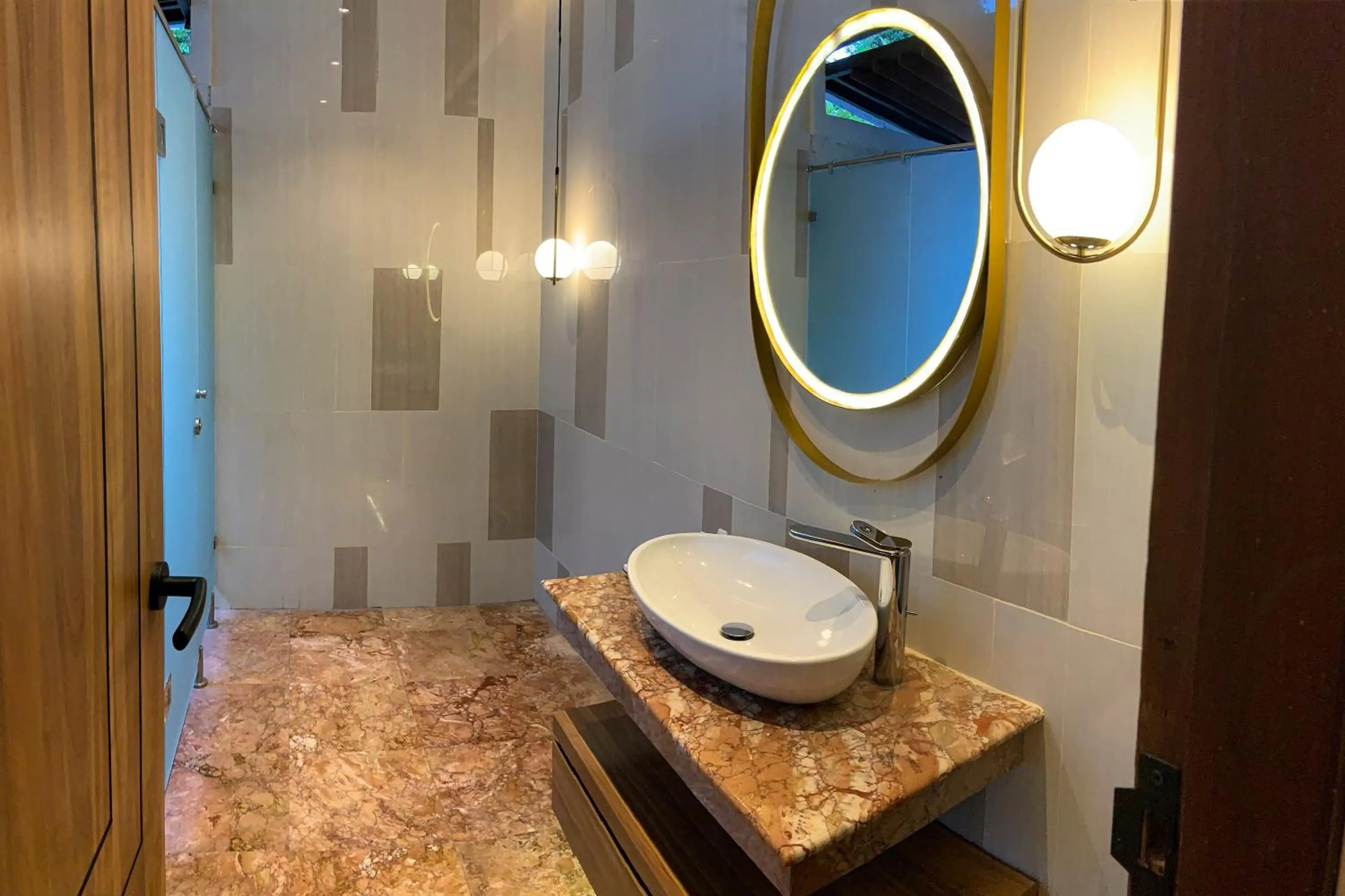 Bathroom in Beach Rock Resort Belitung