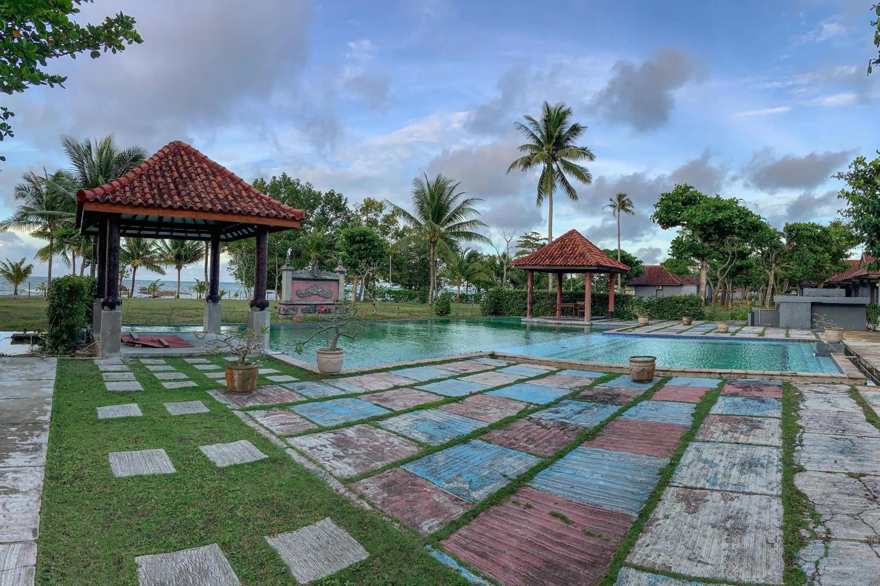 Swimming pool in Beach Rock Resort Belitung