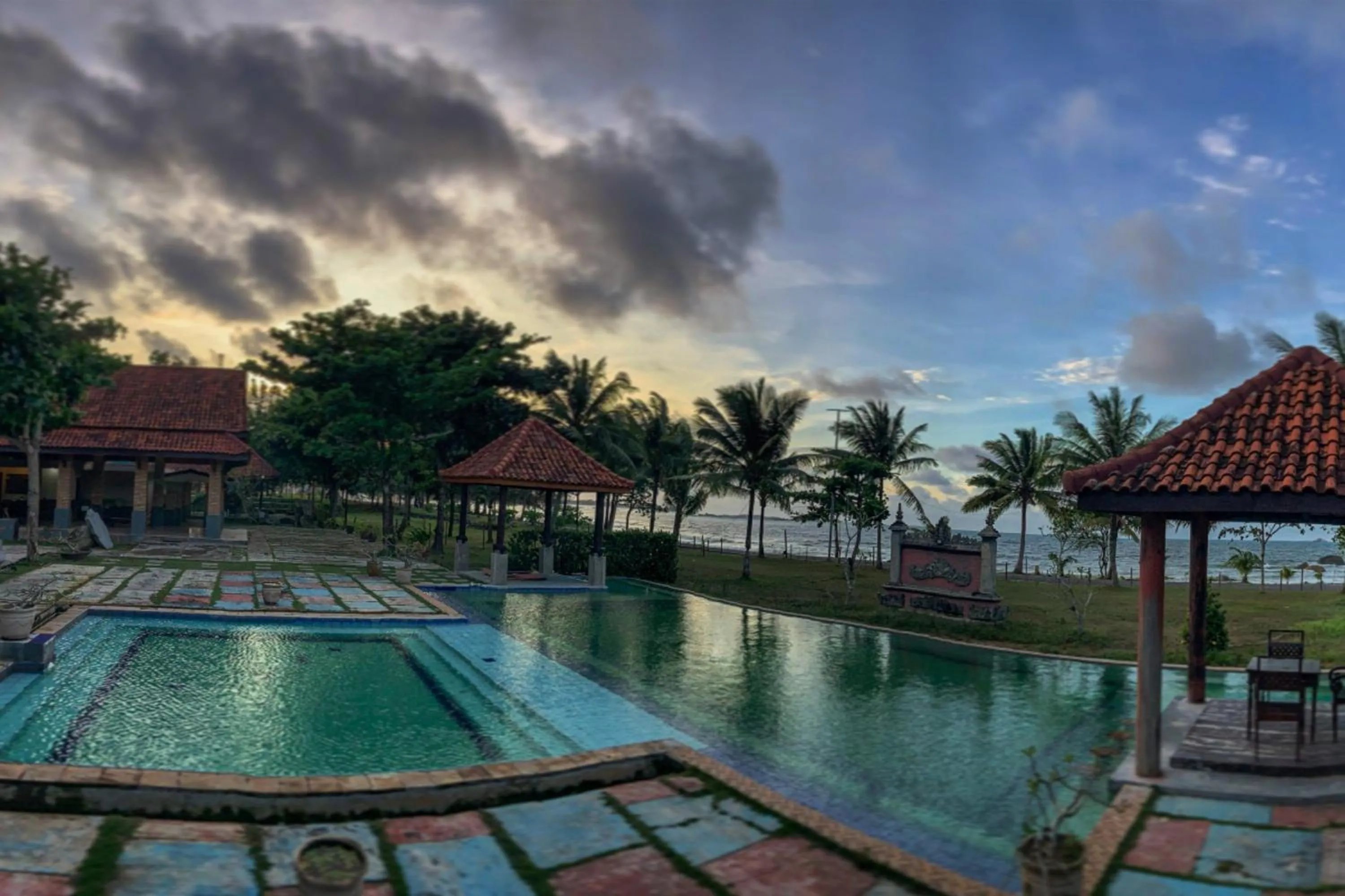 Swimming pool in Beach Rock Resort Belitung