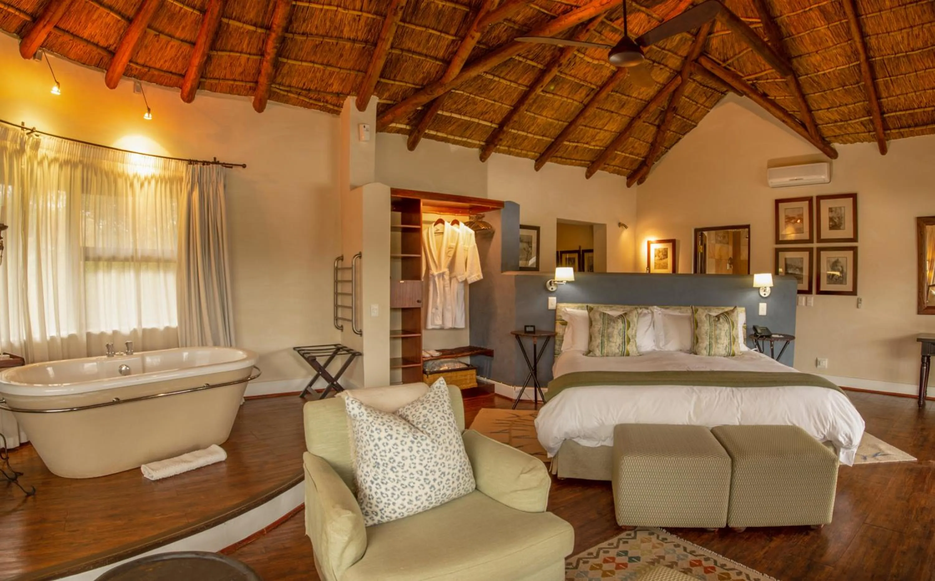 Photo of the whole room, Bed in Pumba Private Game Reserve