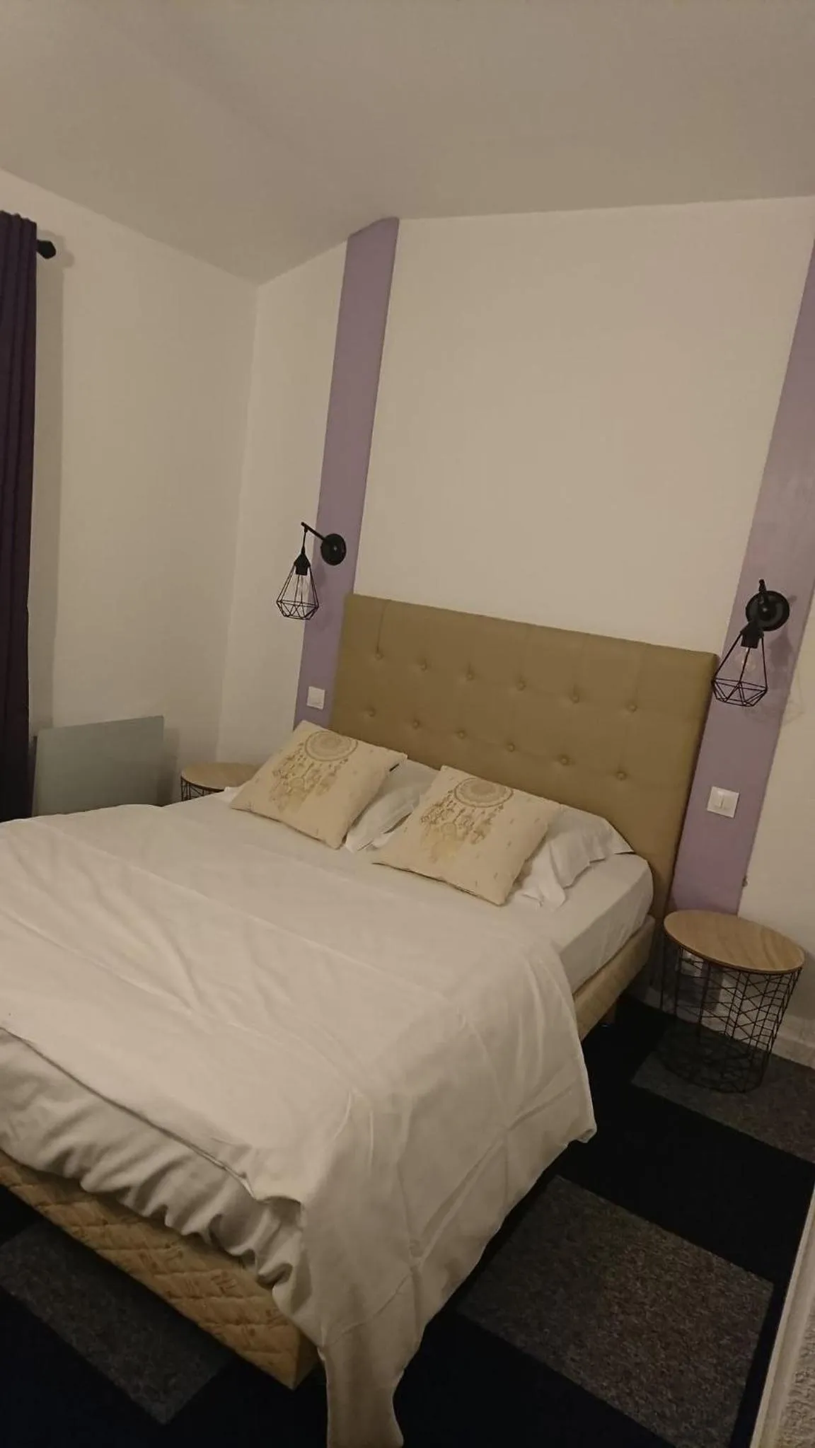 Photo of the whole room, Bed in Hôtel Les Deux Porches