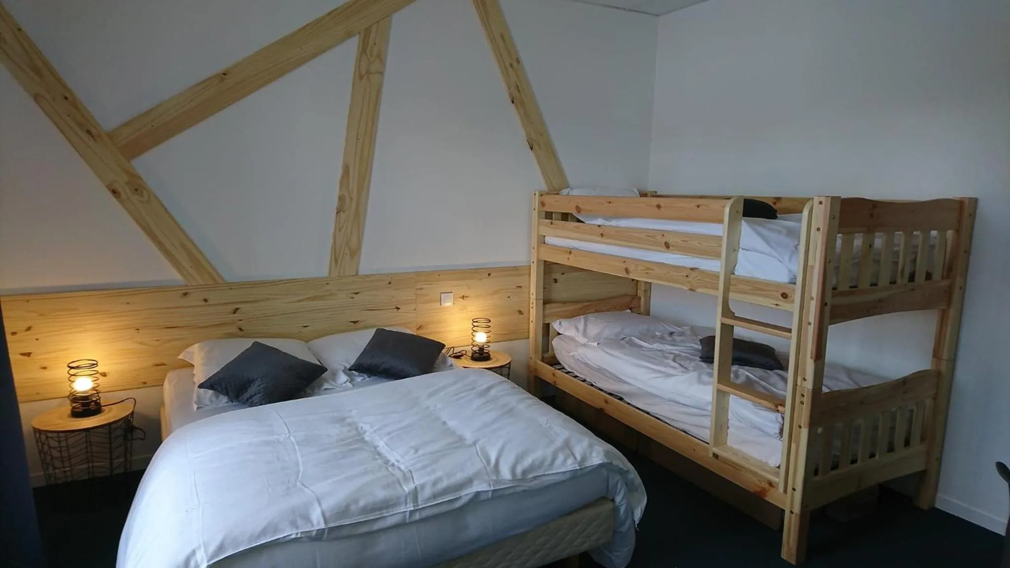 bunk bed, Bed in Hôtel Les Deux Porches