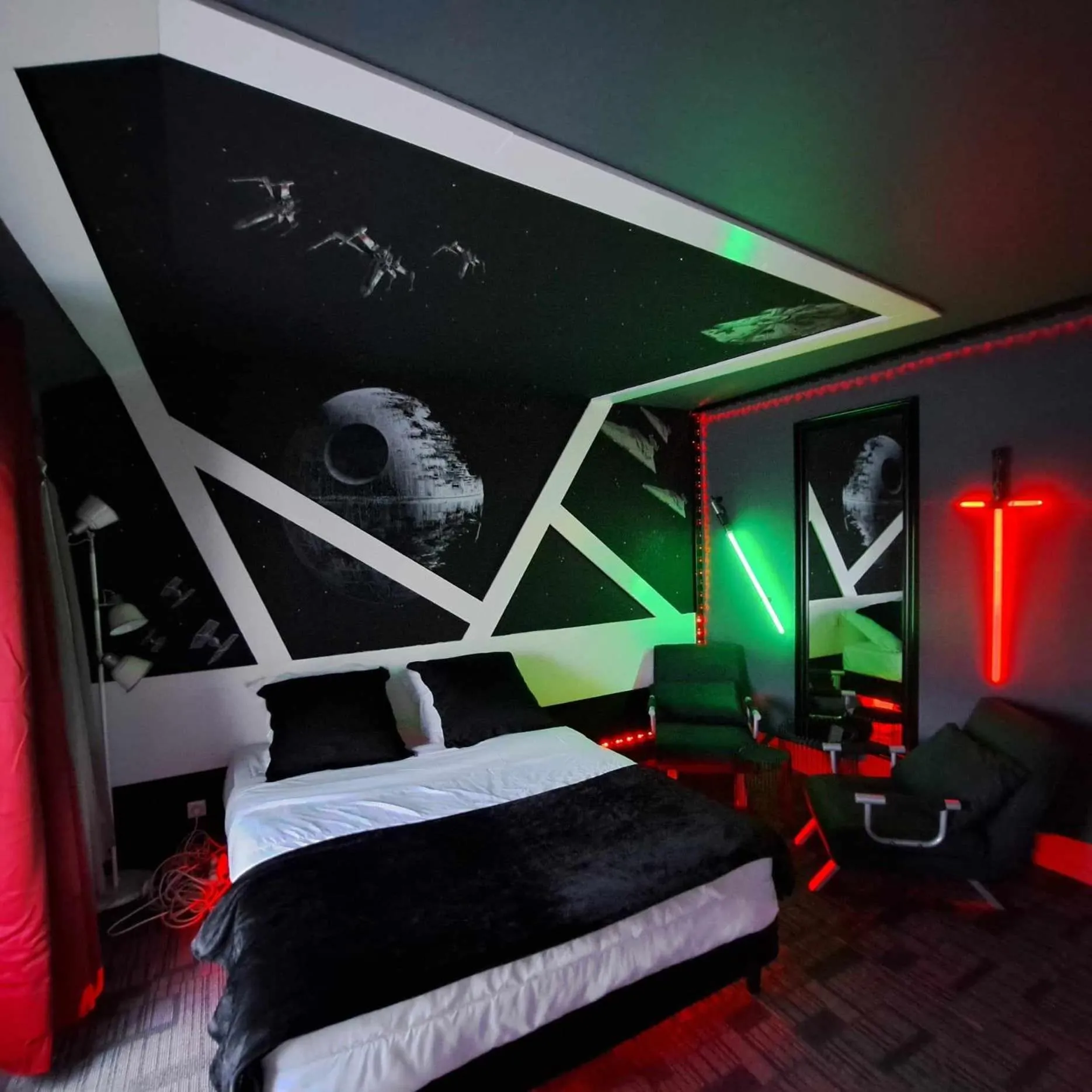 Photo of the whole room, Bed in Hôtel Les Deux Porches