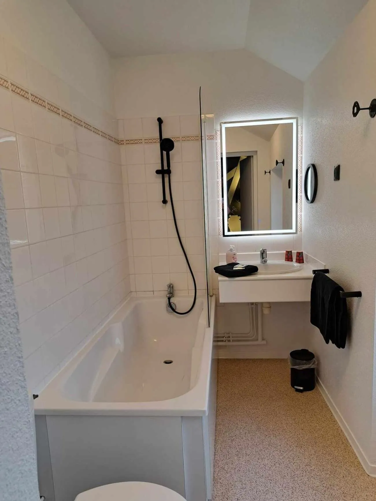 Bathroom in Hôtel Les Deux Porches