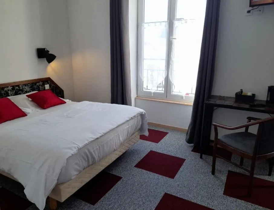 Bedroom, Bed in Hôtel Les Deux Porches