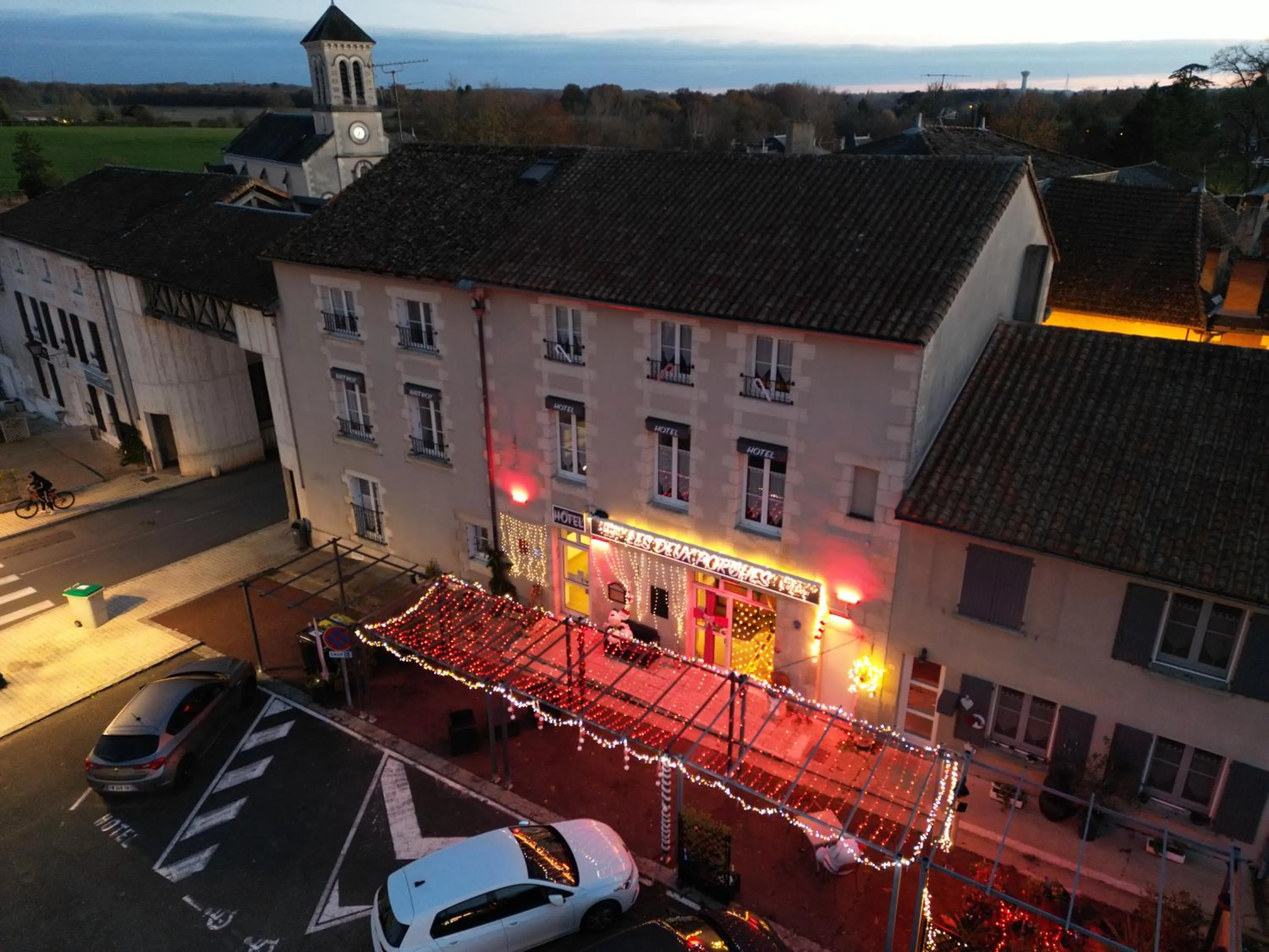 Property building in Hôtel Les Deux Porches