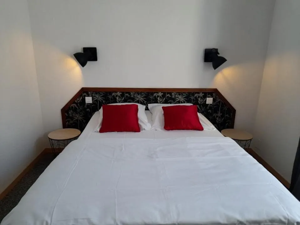 Superior Double Room - single occupancy in Hôtel Les Deux Porches