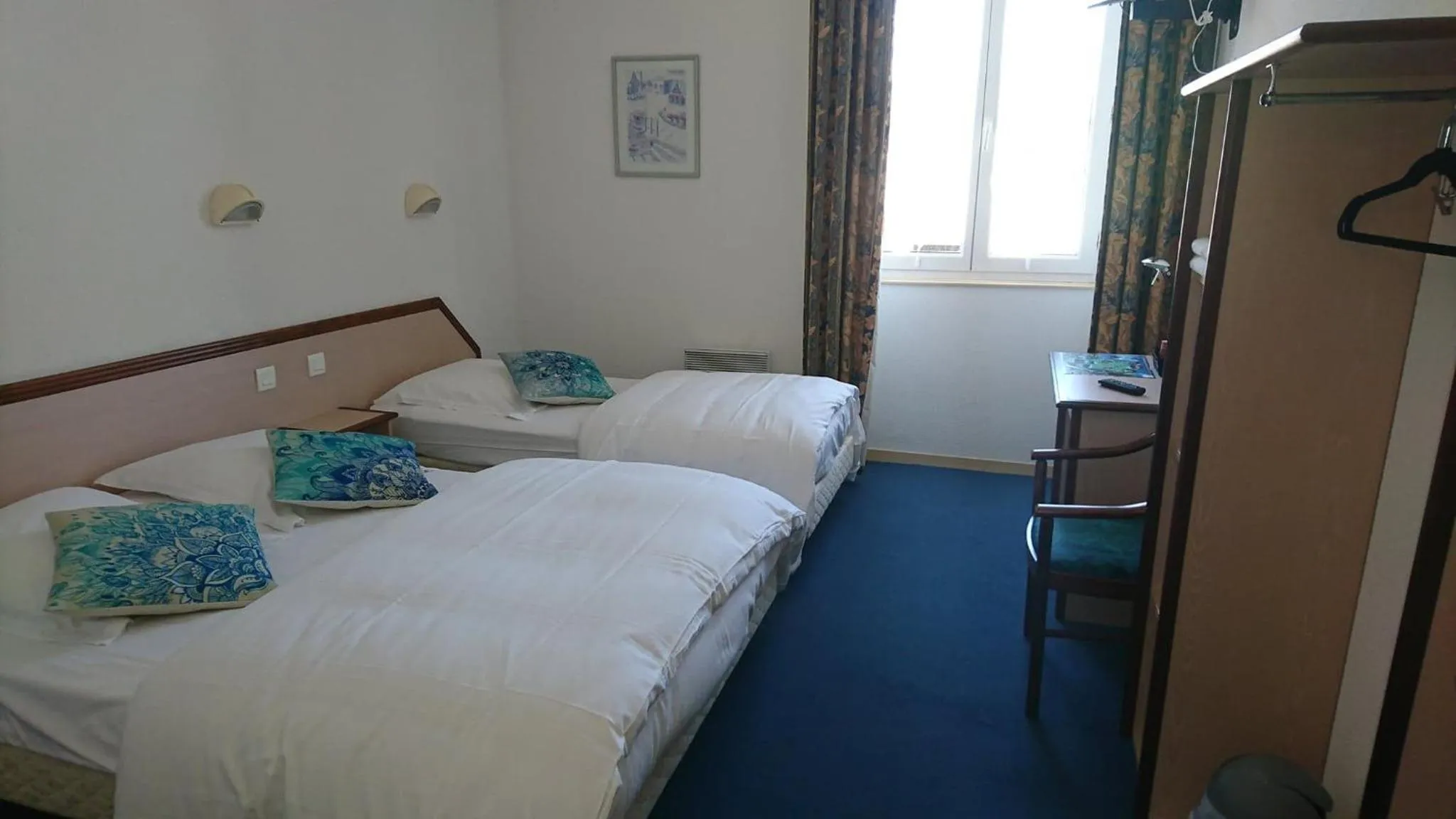 Photo of the whole room, Bed in Hôtel Les Deux Porches