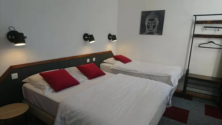 Bedroom, Bed in Hôtel Les Deux Porches