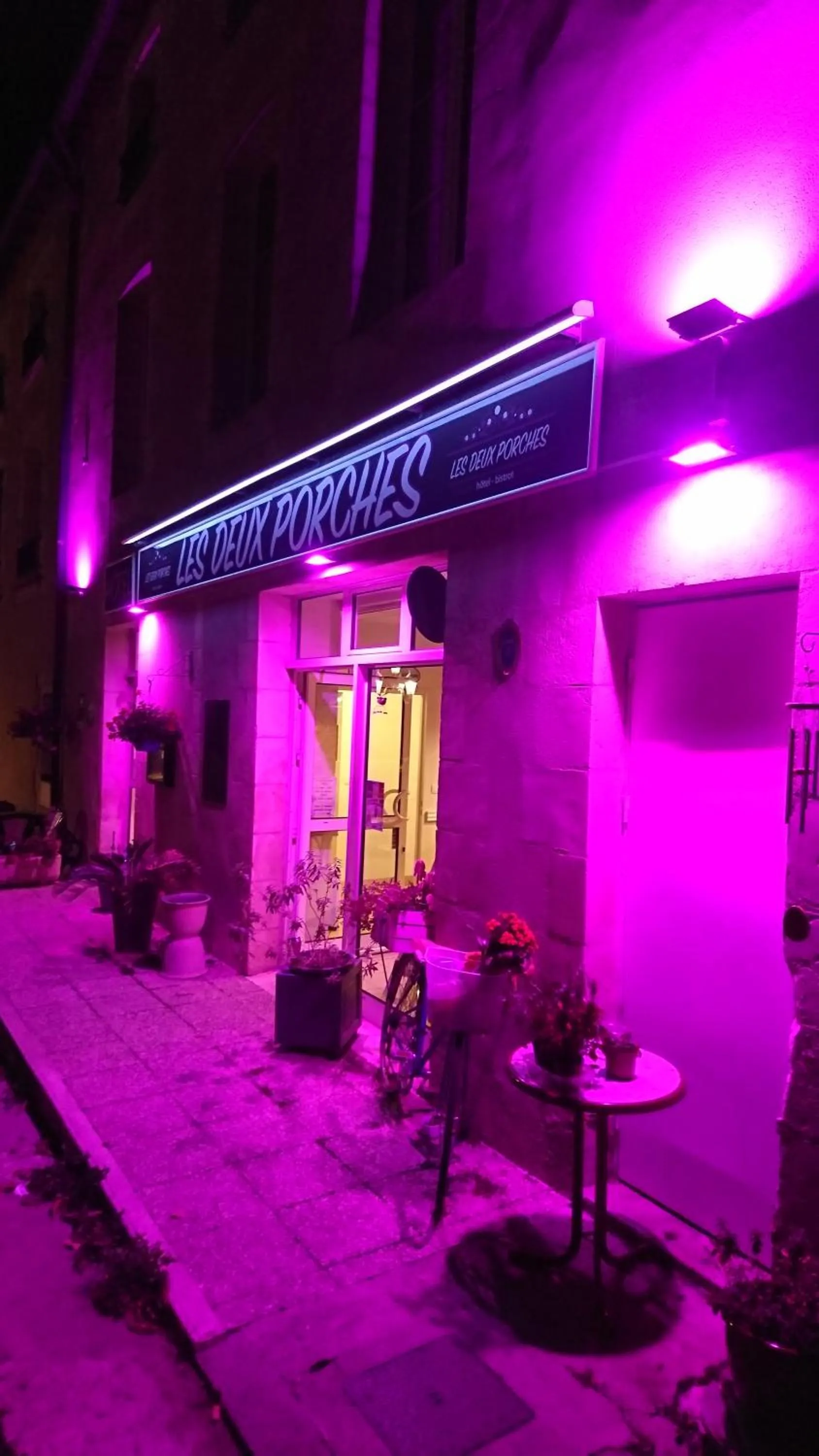 Property building in Hôtel Les Deux Porches