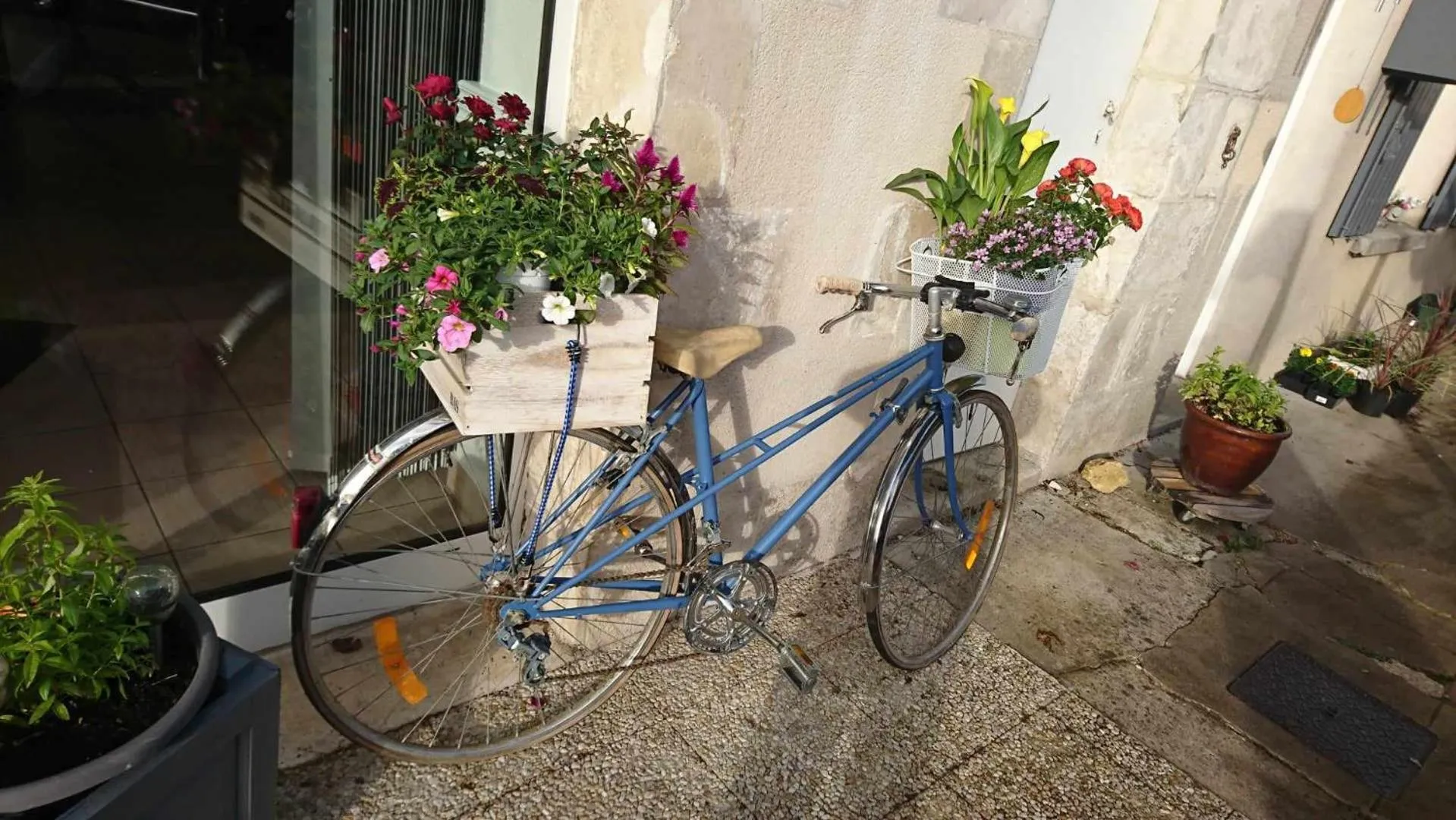 Patio in Hôtel Les Deux Porches