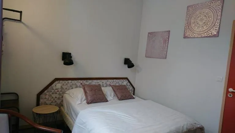 Bedroom, Bed in Hôtel Les Deux Porches