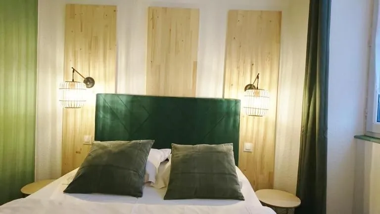 Bedroom, Bed in Hôtel Les Deux Porches