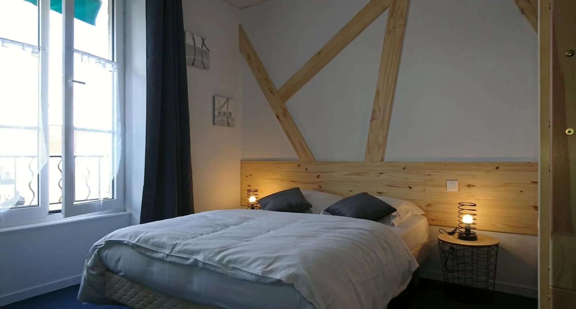 Photo of the whole room, Bed in Hôtel Les Deux Porches