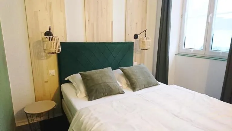 Bedroom, Bed in Hôtel Les Deux Porches