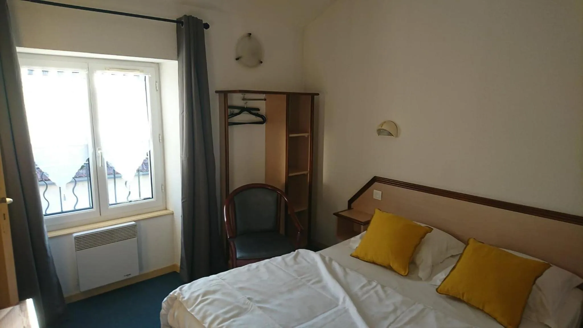 Photo of the whole room, Bed in Hôtel Les Deux Porches