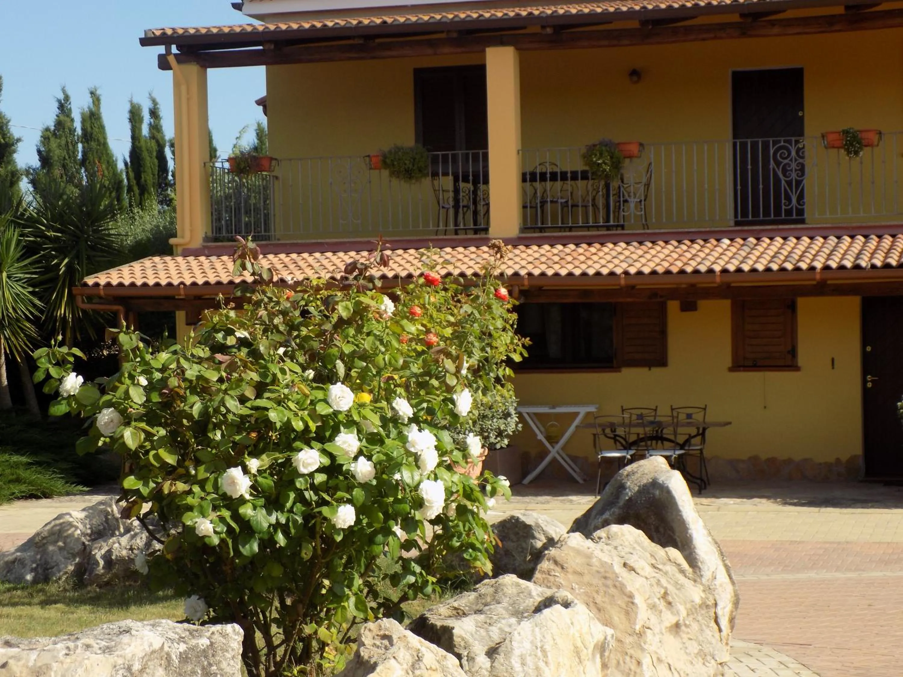 Facade/entrance in Villa Sorrentina