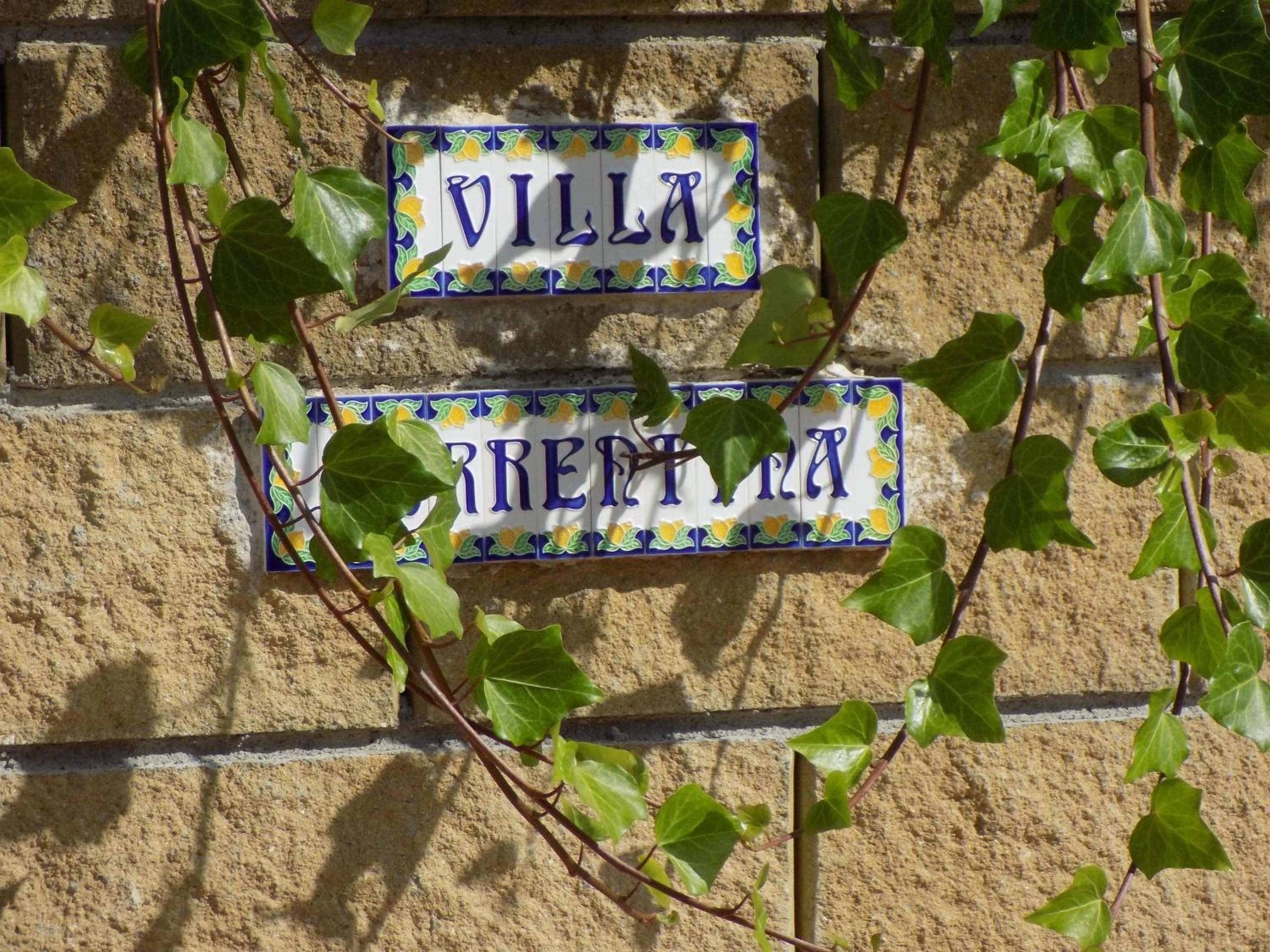 Facade/entrance in Villa Sorrentina