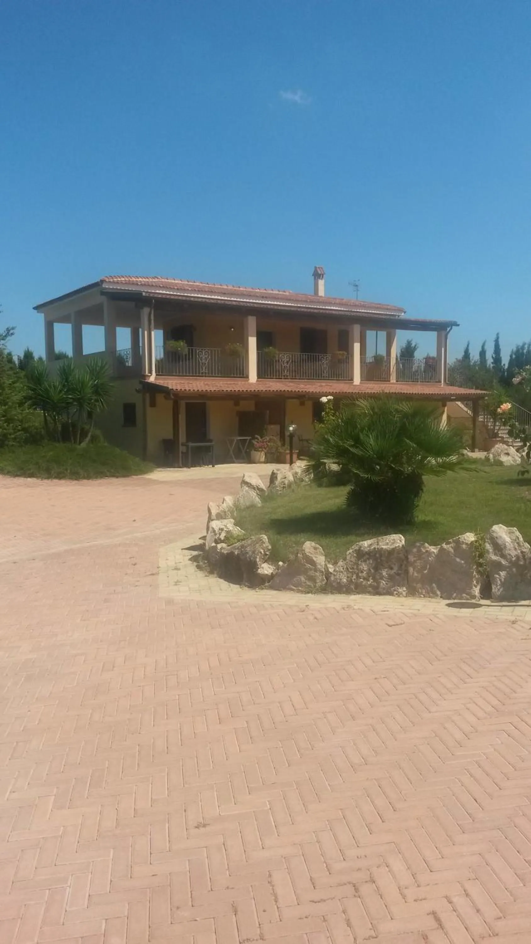 Facade/entrance in Villa Sorrentina
