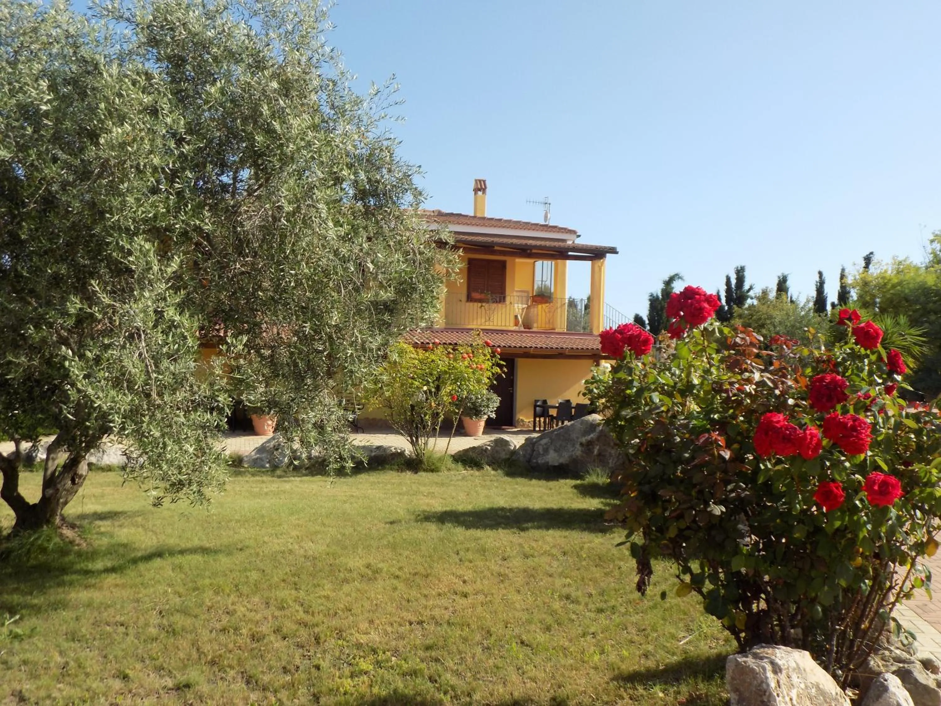 Facade/entrance in Villa Sorrentina
