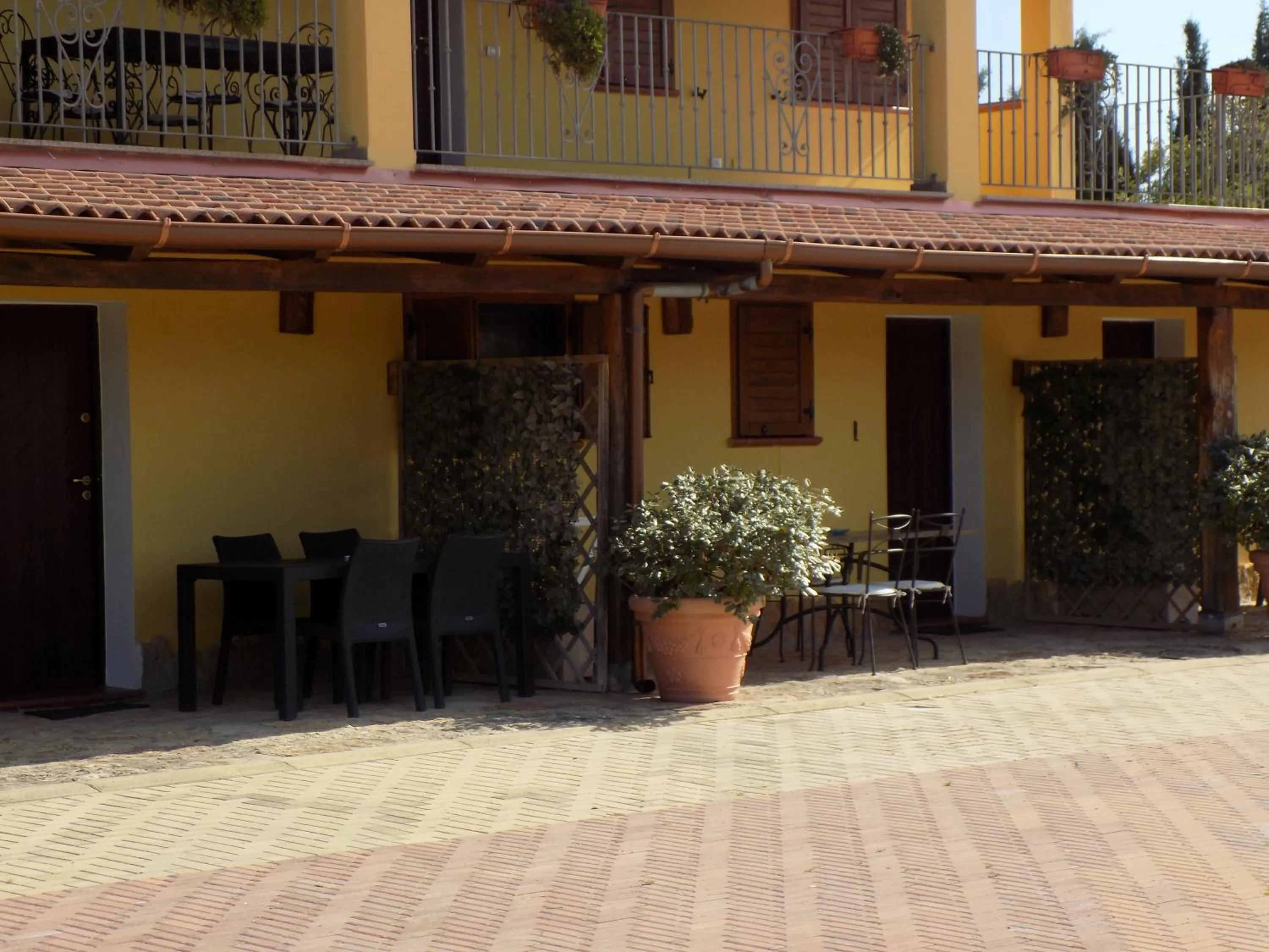 Facade/entrance in Villa Sorrentina