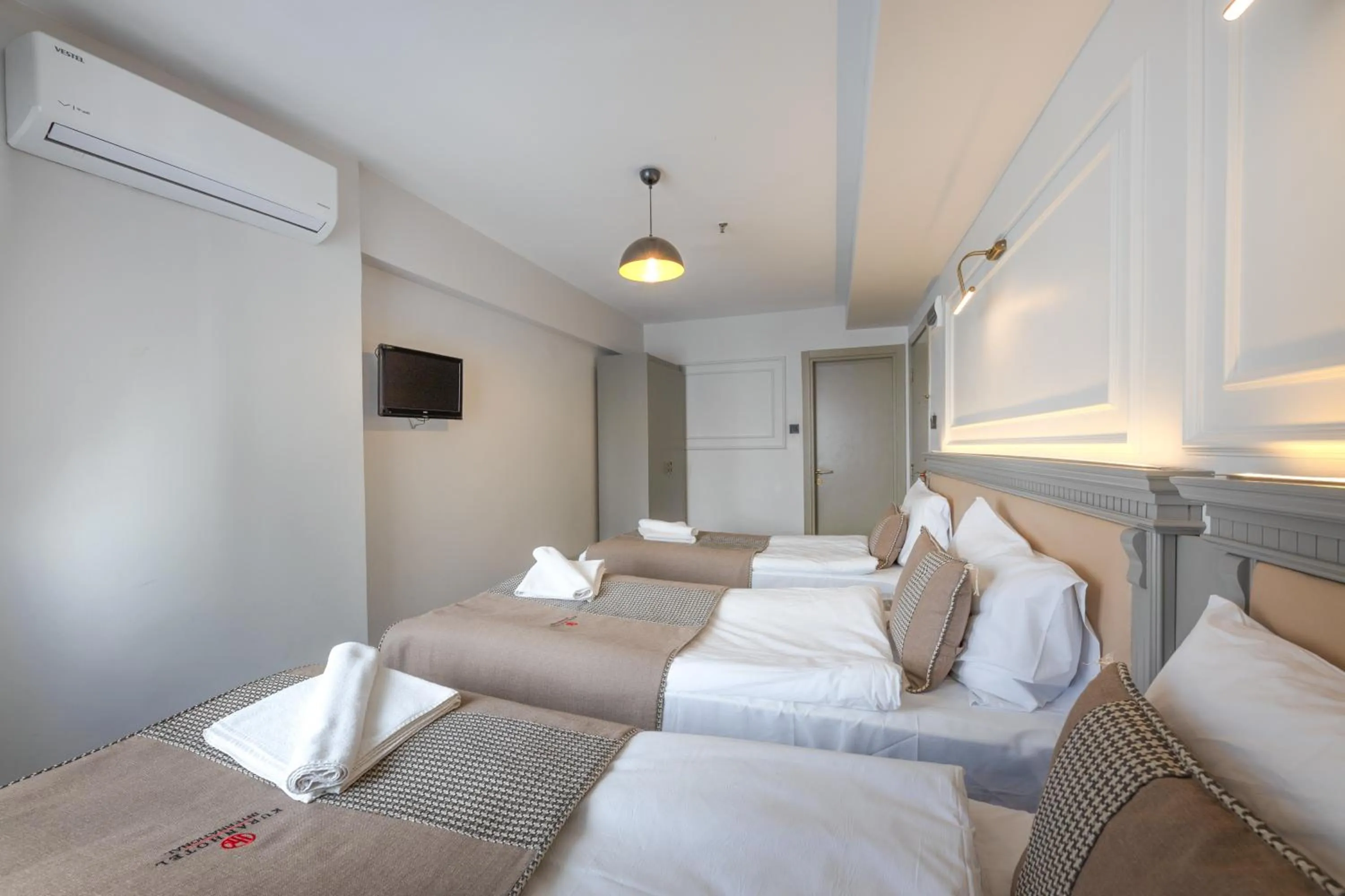 Bed in Kuran Hotel International