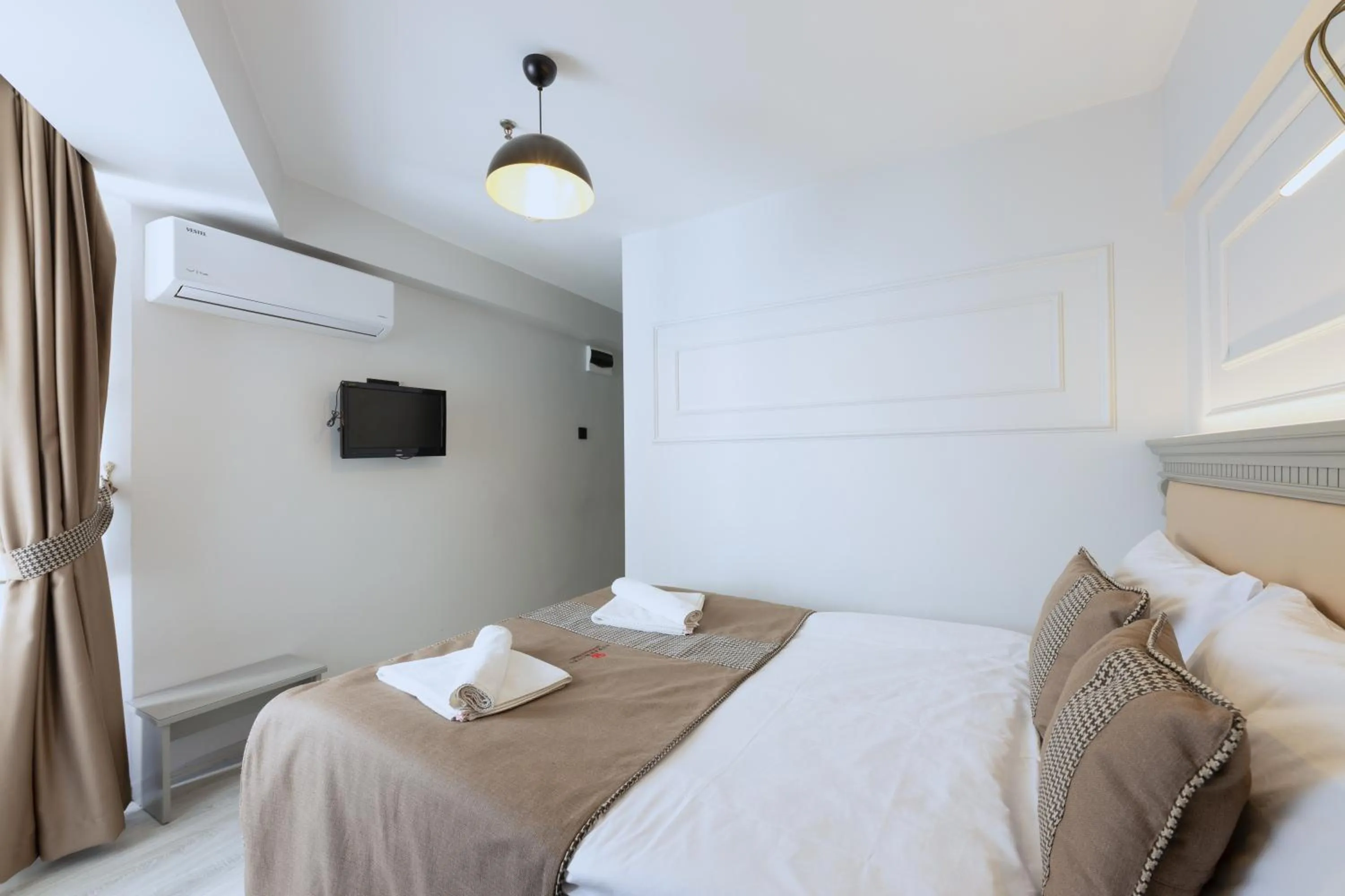 Bed in Kuran Hotel International