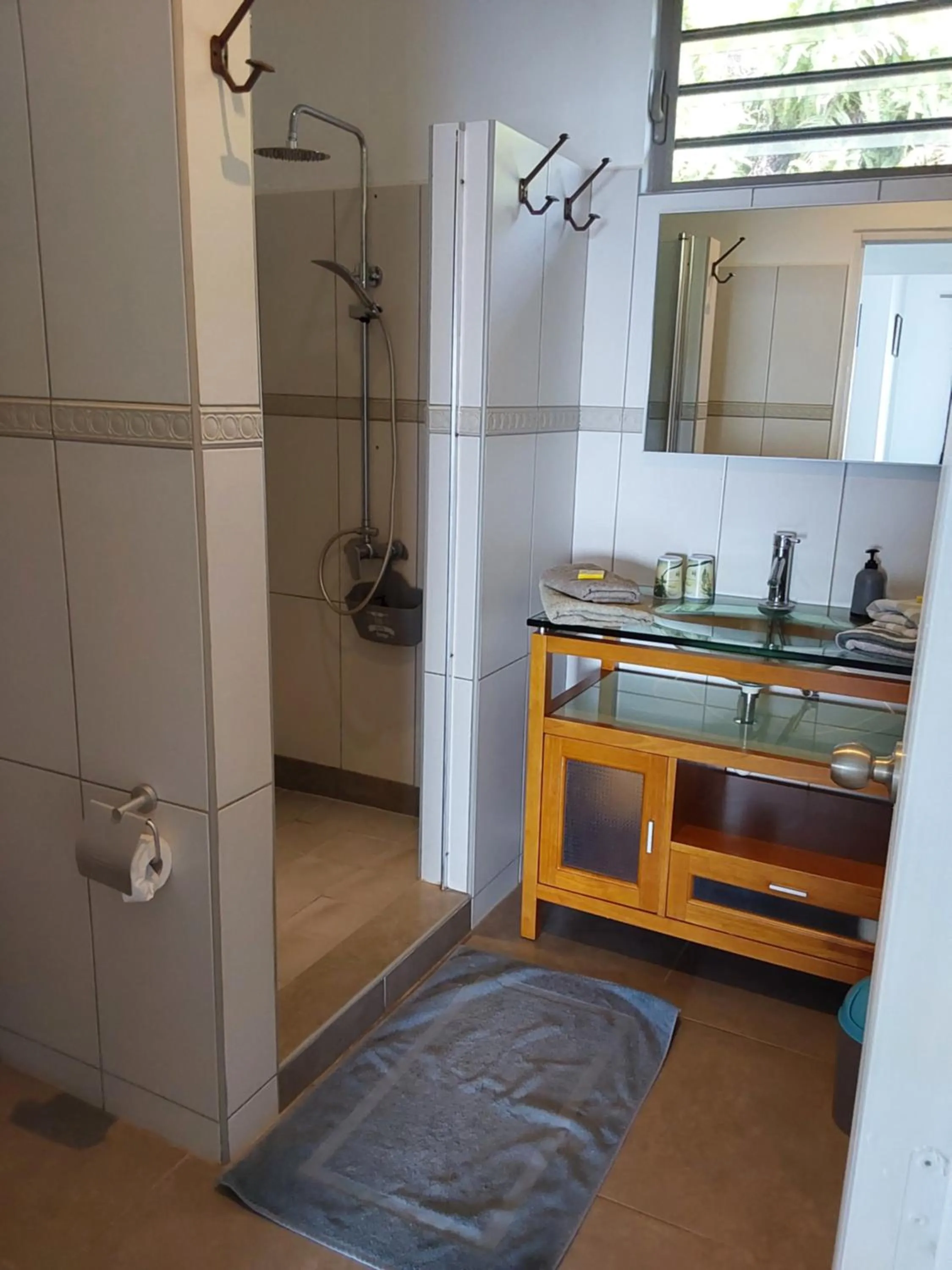 Shower in Faré Mahi Mahi