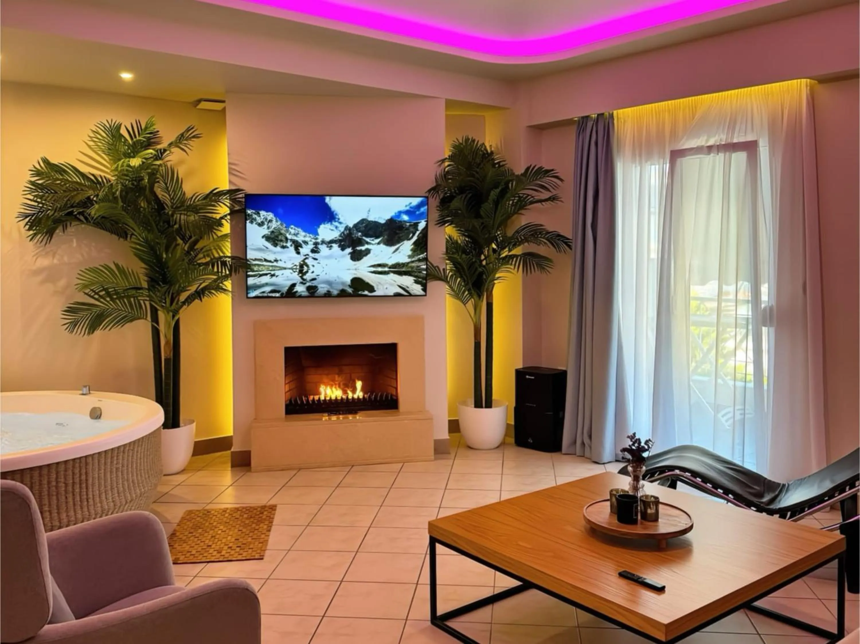 Hot Tub in Panorama Suites & Spa - Adults Only