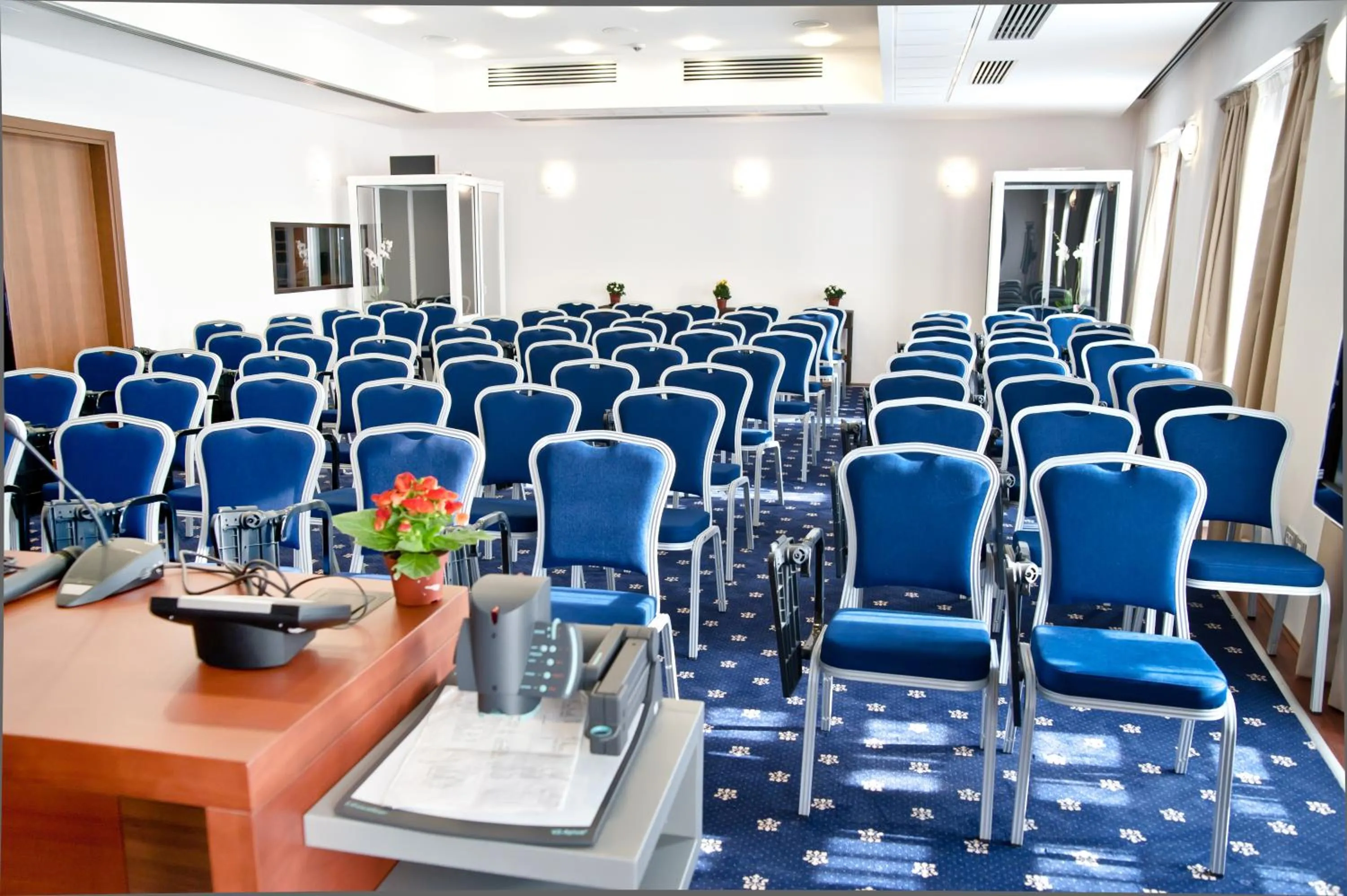 Business facilities in Hotel Beyfin