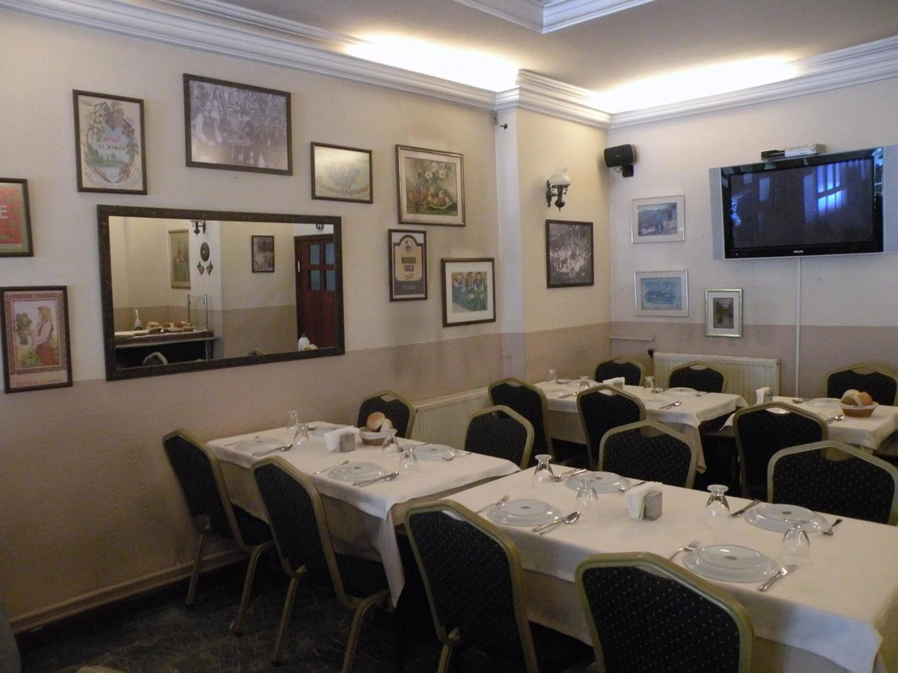 Restaurant/places to eat in First Apart Hotel