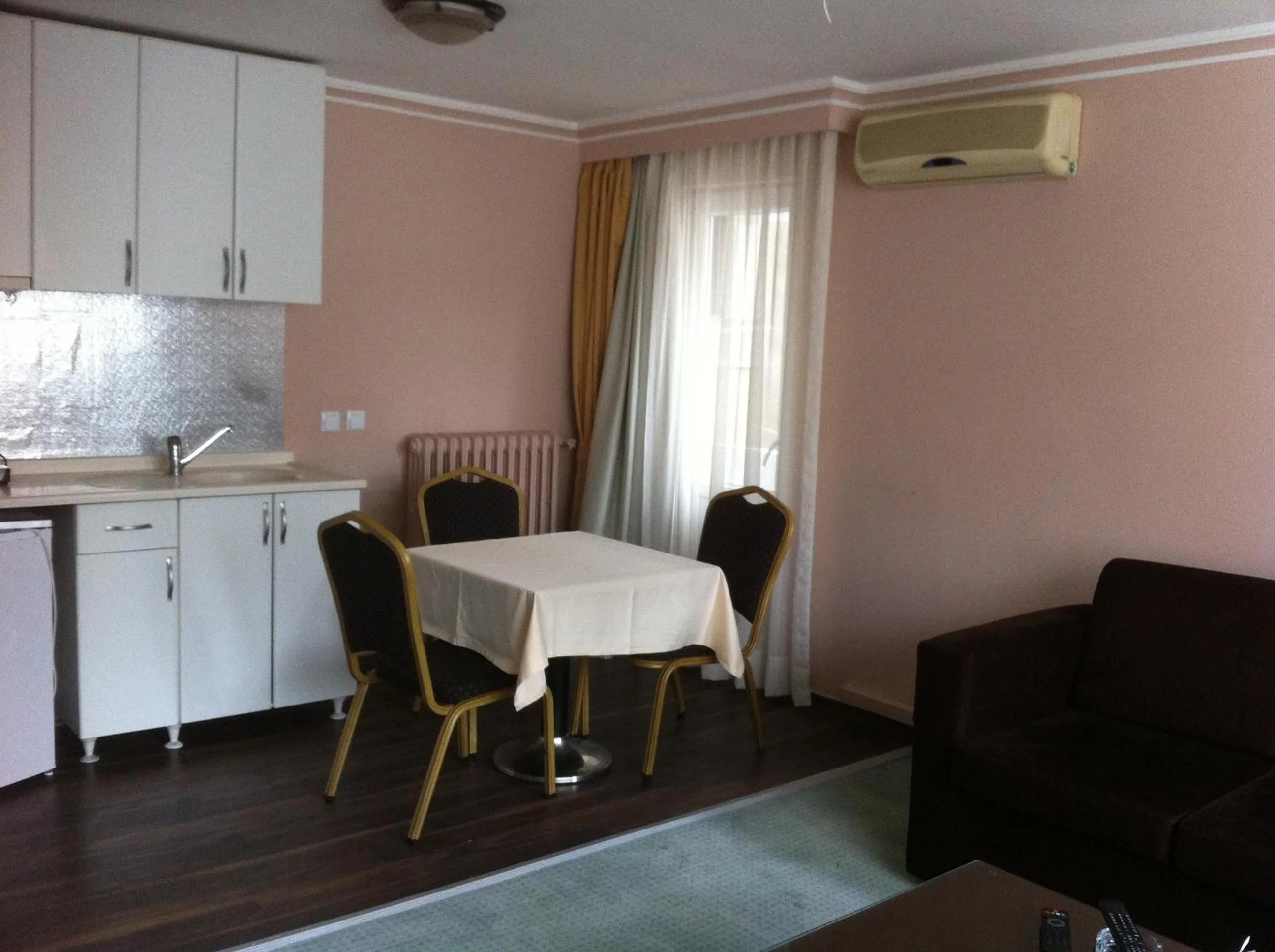 Kitchen or kitchenette in First Apart Hotel