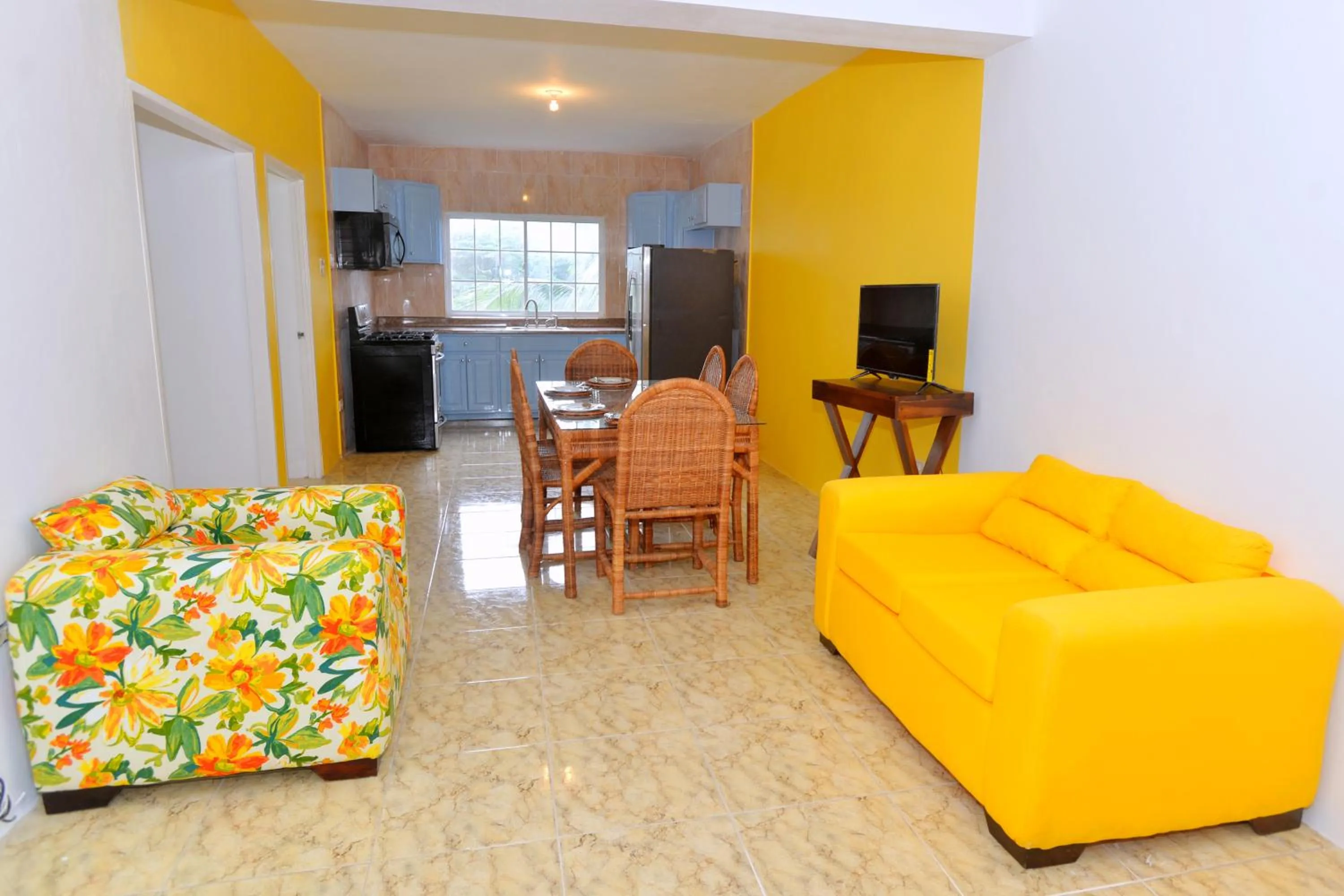 TV and multimedia in Takuma Boutque Hotel Hotel Rooms & Suites