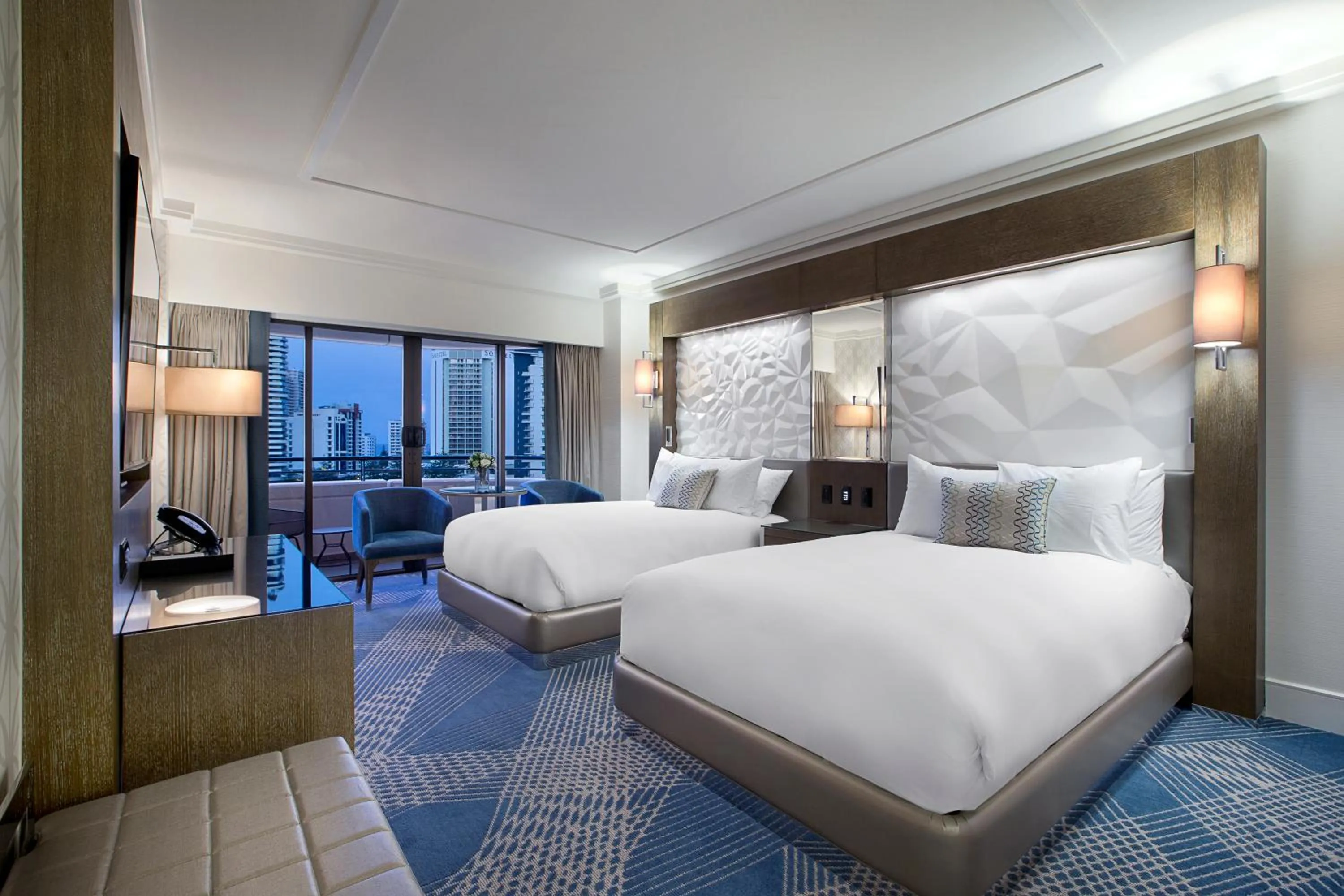 Restaurant/places to eat, Bed in The Star Grand at The Star Gold Coast