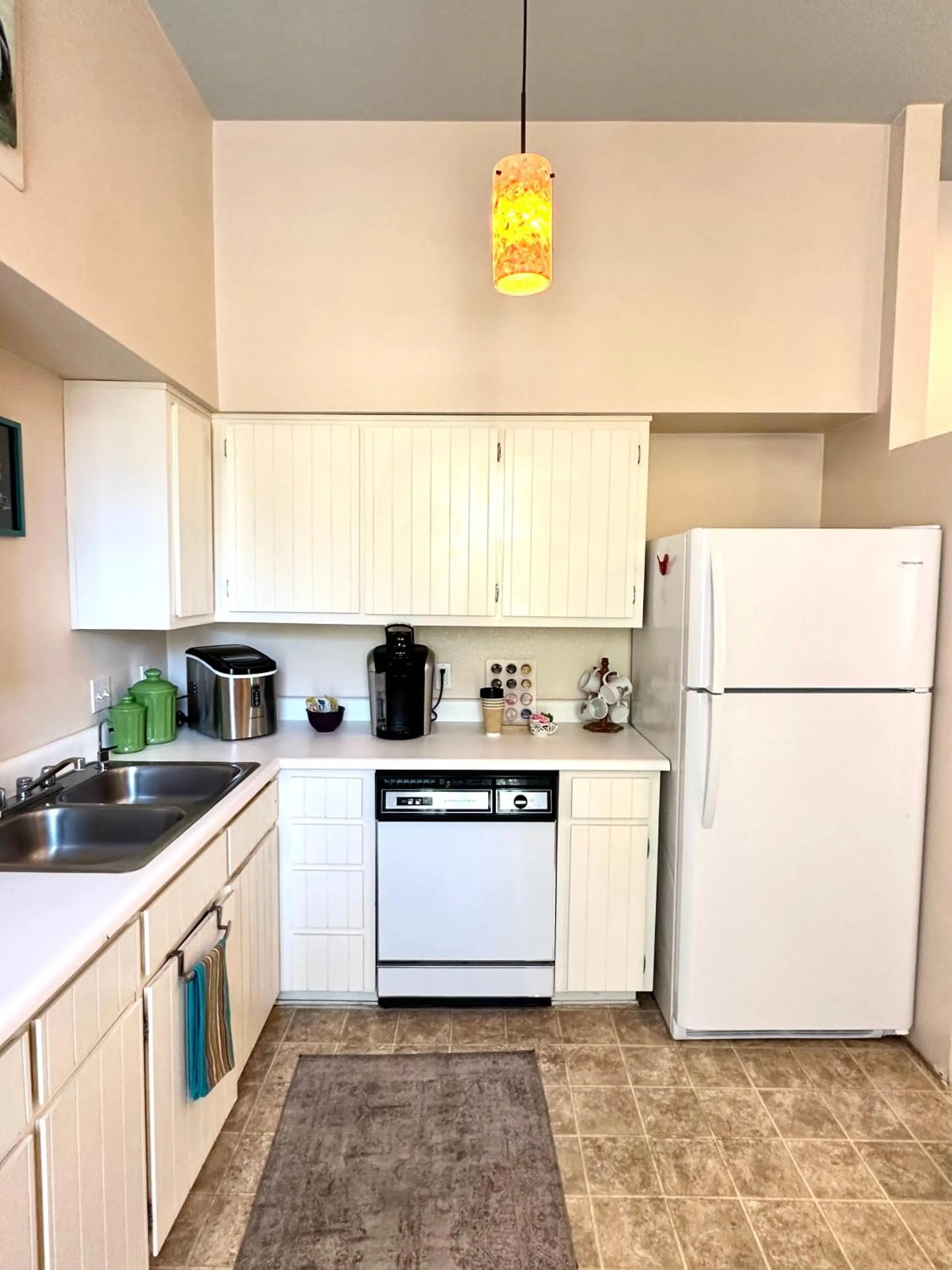 kitchen in Bisbee Brownstone Suites