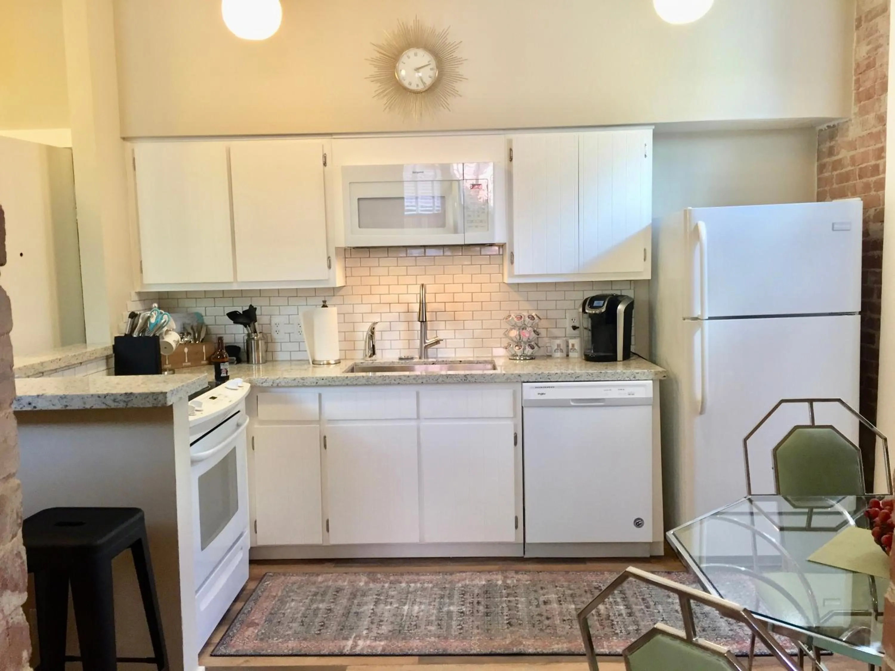 Kitchen or kitchenette in Bisbee Brownstone Suites