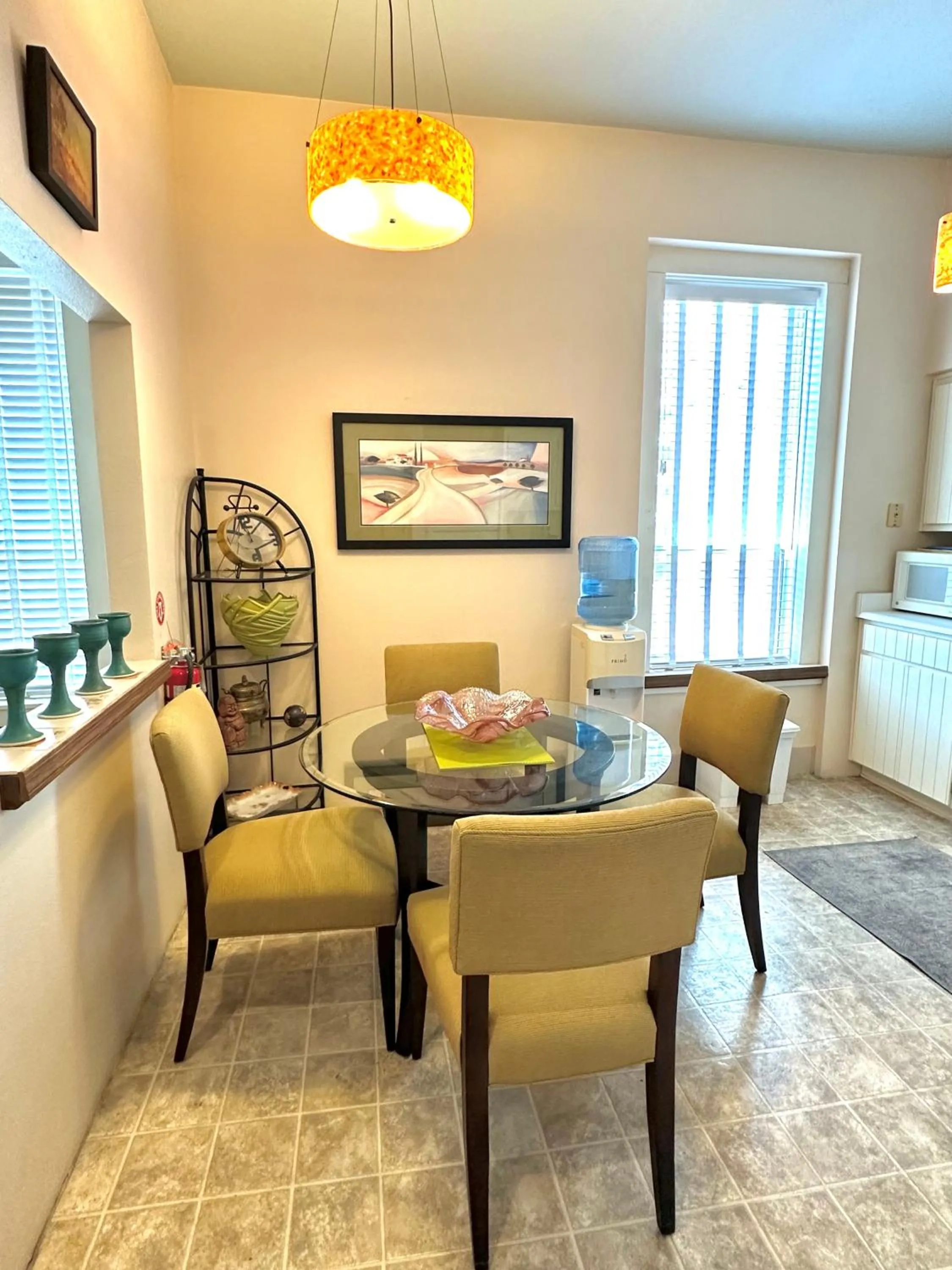 Dining area in Bisbee Brownstone Suites