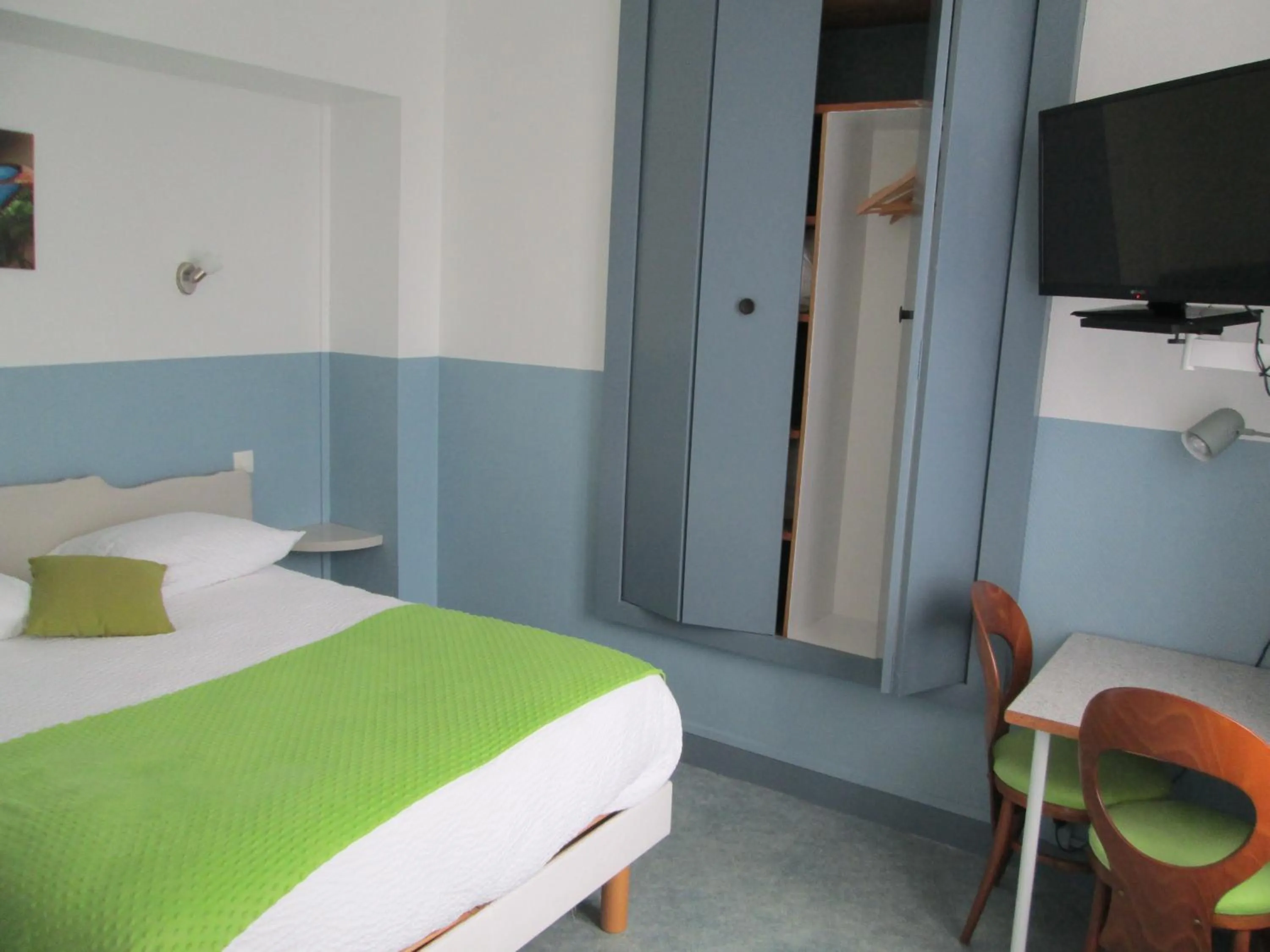 Bed in Logis Hôtel Beauséjour