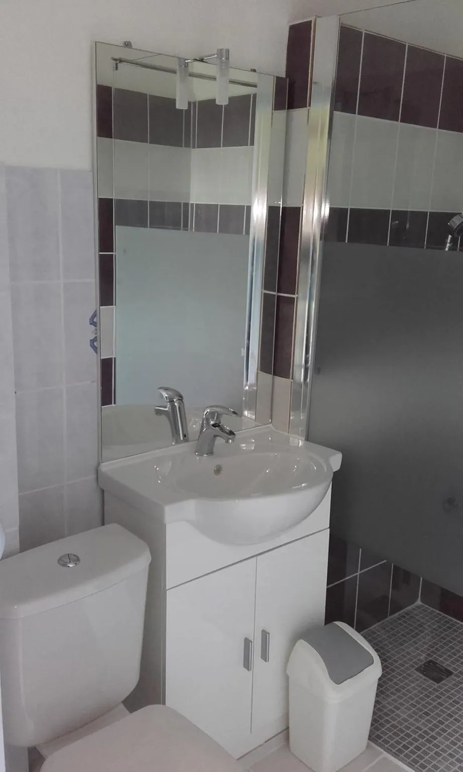 Bathroom in Logis Hôtel Beauséjour